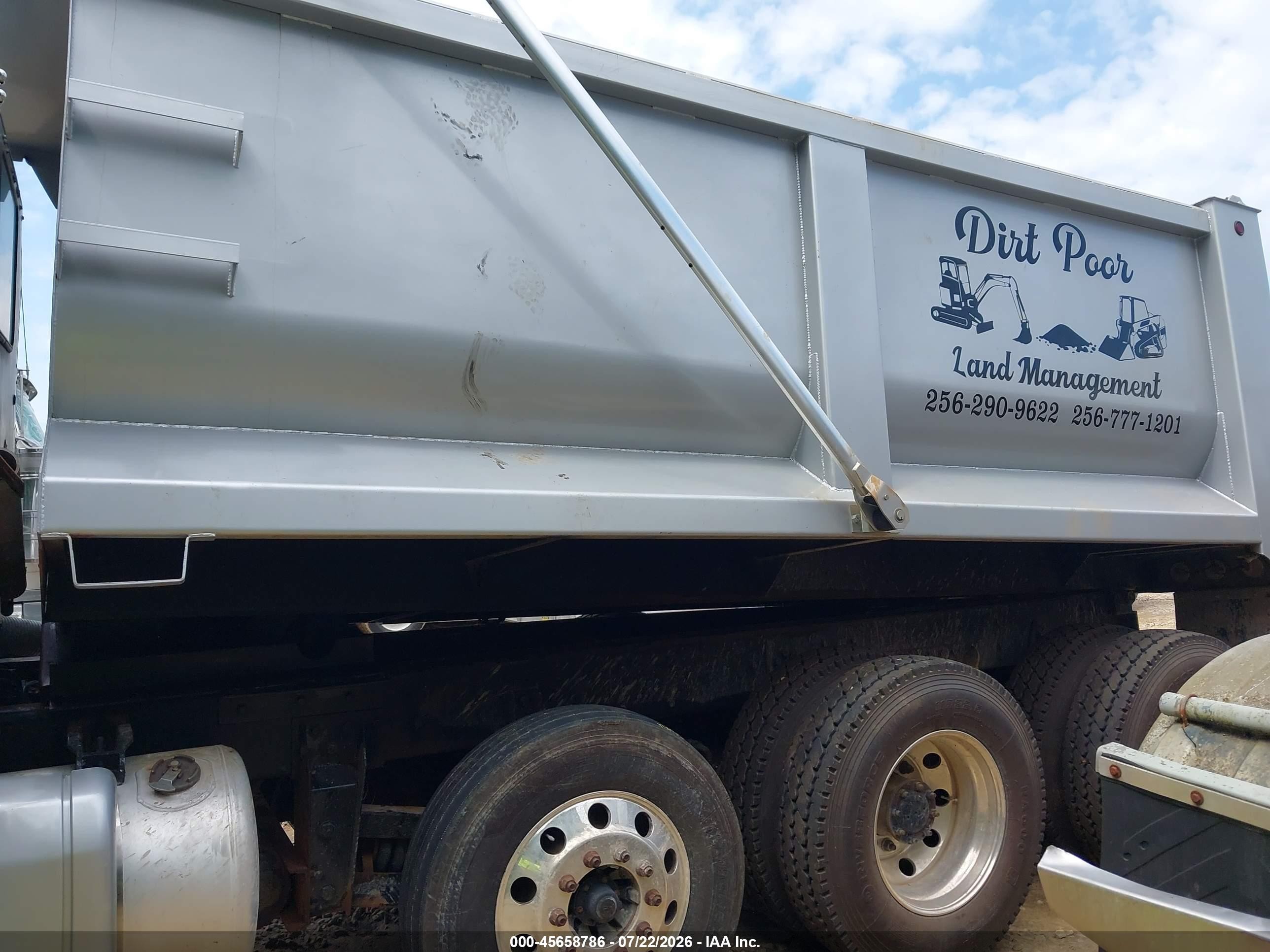 2016 Peterbilt 579 VIN 1XPBA48X3GD339867 IAAI salvage auction — Rollover, Salvage (Alabama), sold $7,800 on 2026-09-02 (photo 8)