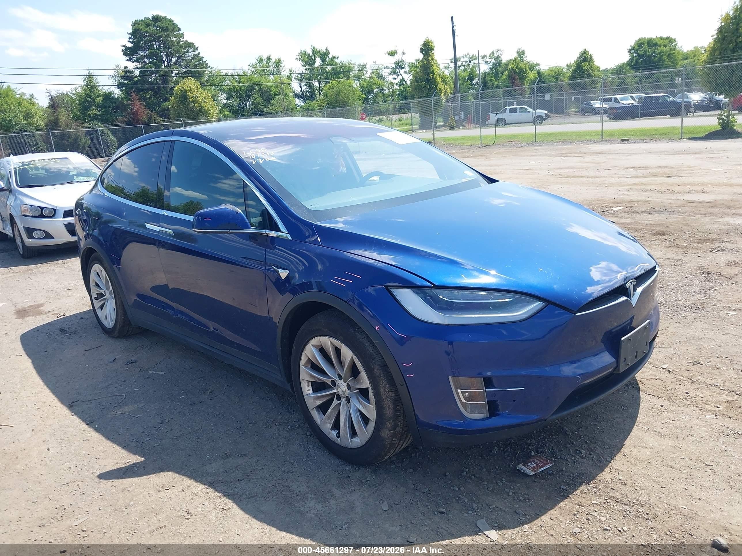 2020 Tesla Model X VIN 5YJXCDE24LF233327 — IAAI salvage auction photo