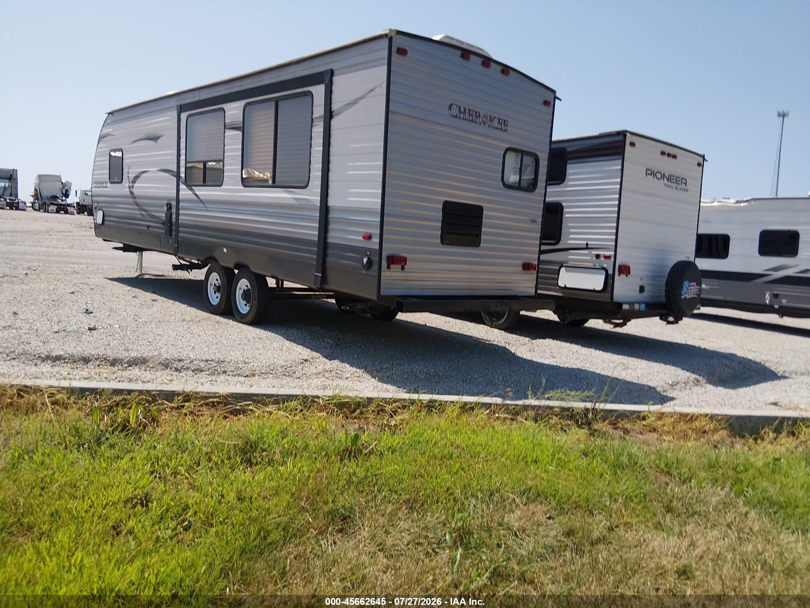 2009 Forest River Cherokee VIN 4X4FWCH279V021065 IAAI salvage auction — Side, Salvage (Missouri), sold $1,700 on 2026-09-30 (photo 3)
