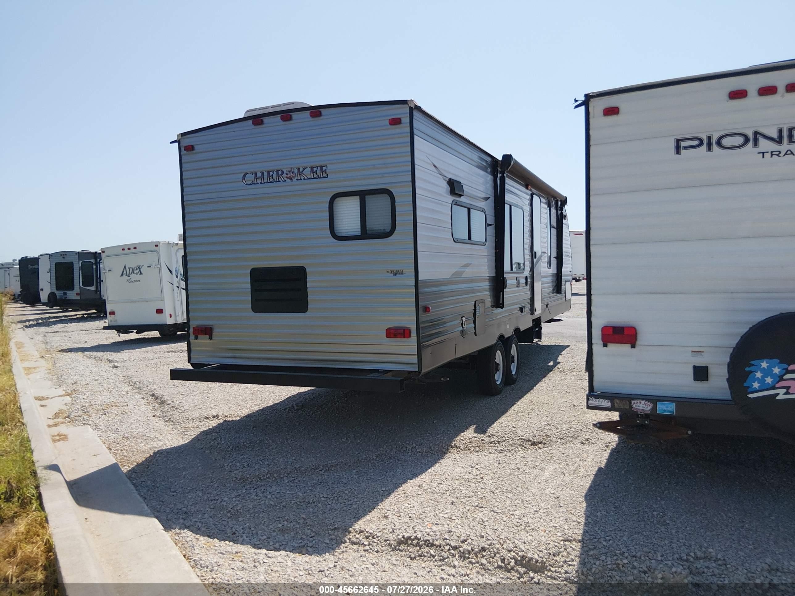 2009 Forest River Cherokee VIN 4X4FWCH279V021065 IAAI salvage auction — Side, Salvage (Missouri), sold $1,700 on 2026-09-30 (photo 4)