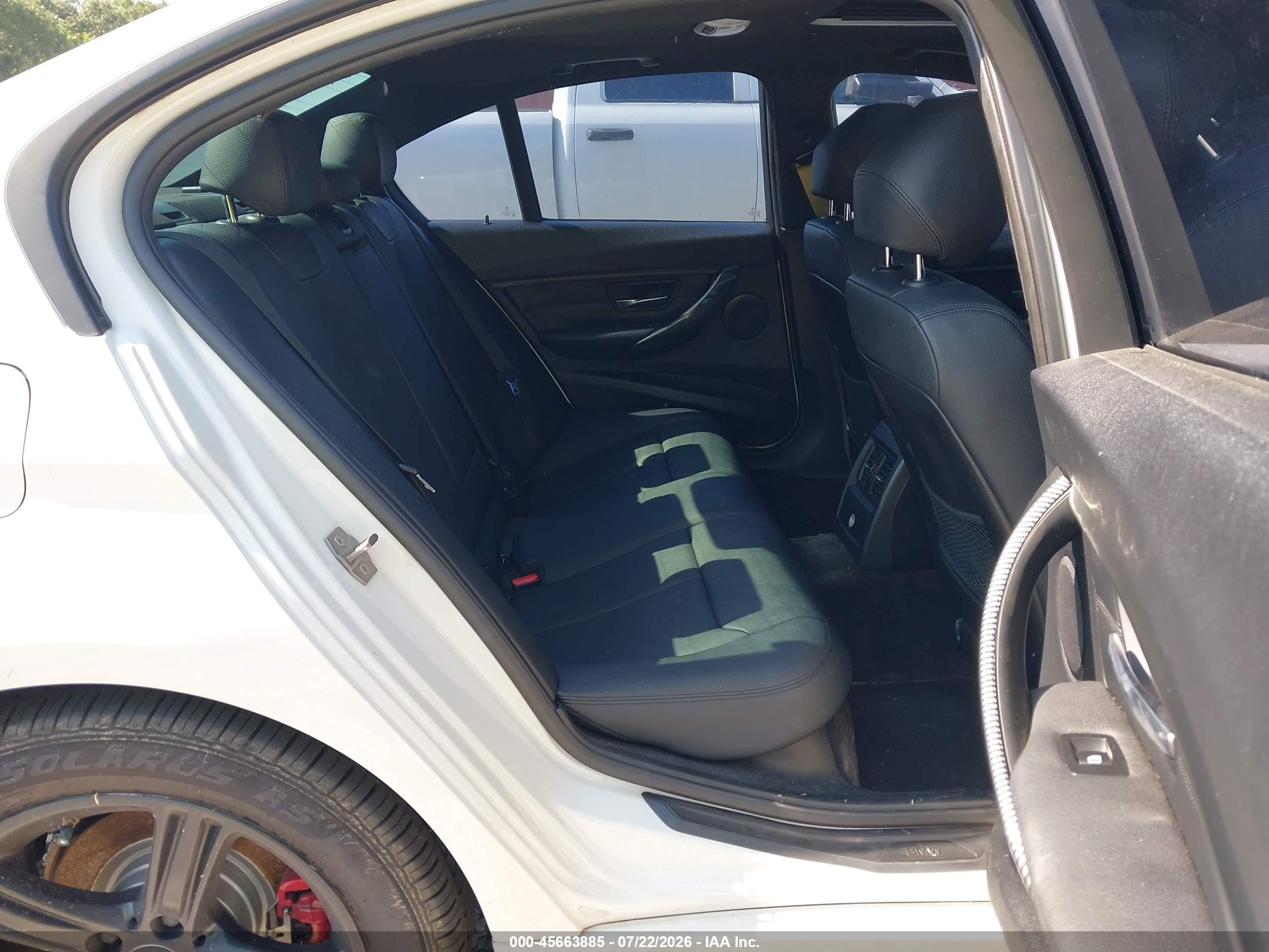2013 BMW 3er VIN WBA3A5G51DNP21247 IAAI salvage auction — Water/Flood, Salvage (Kentucky), sold $600 on 2026-10-09 (photo 8)