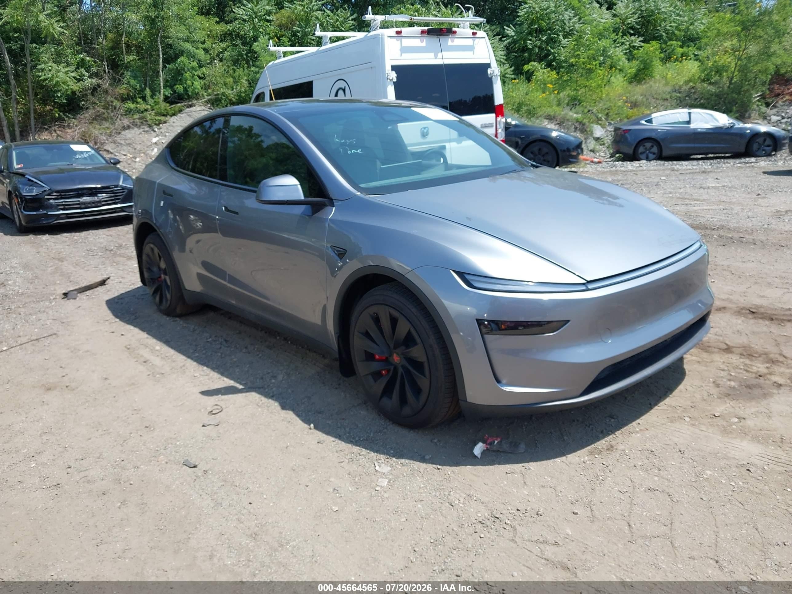 2026 Tesla Model Y VIN 7SAYGDEE0TF579509 — IAAI salvage auction photo