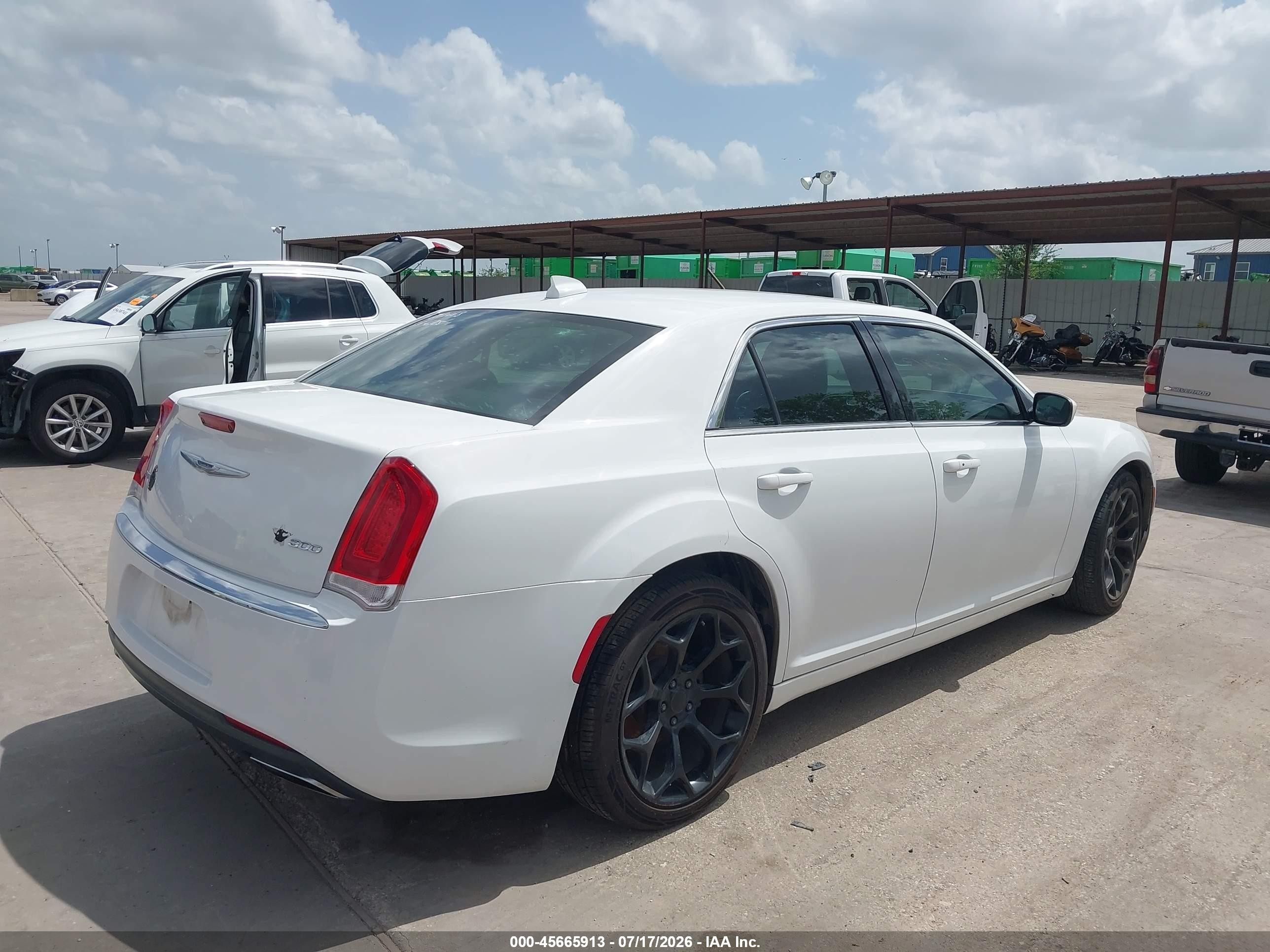 2016 Chrysler 300 VIN 2C3CCAAG2GH334448 IAAI salvage auction — Water/Flood, Original (Texas), sold $1,400 on 2026-09-09 (photo 4)