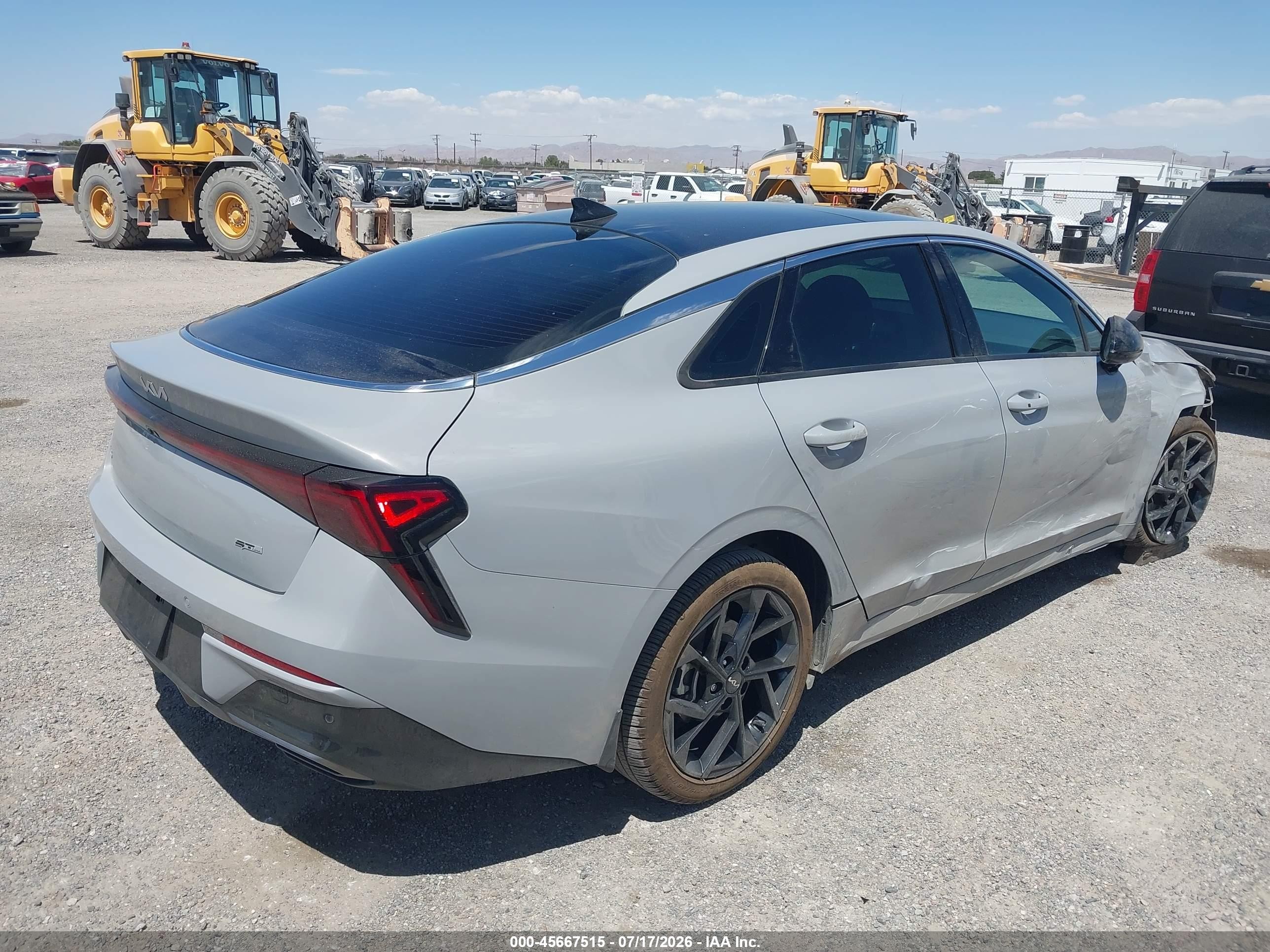 2026 Kia K5 VIN KNAG64J73T5429265 IAAI salvage auction — Side, Salvage (California), sold $9,175 on 2026-09-03 (photo 4)