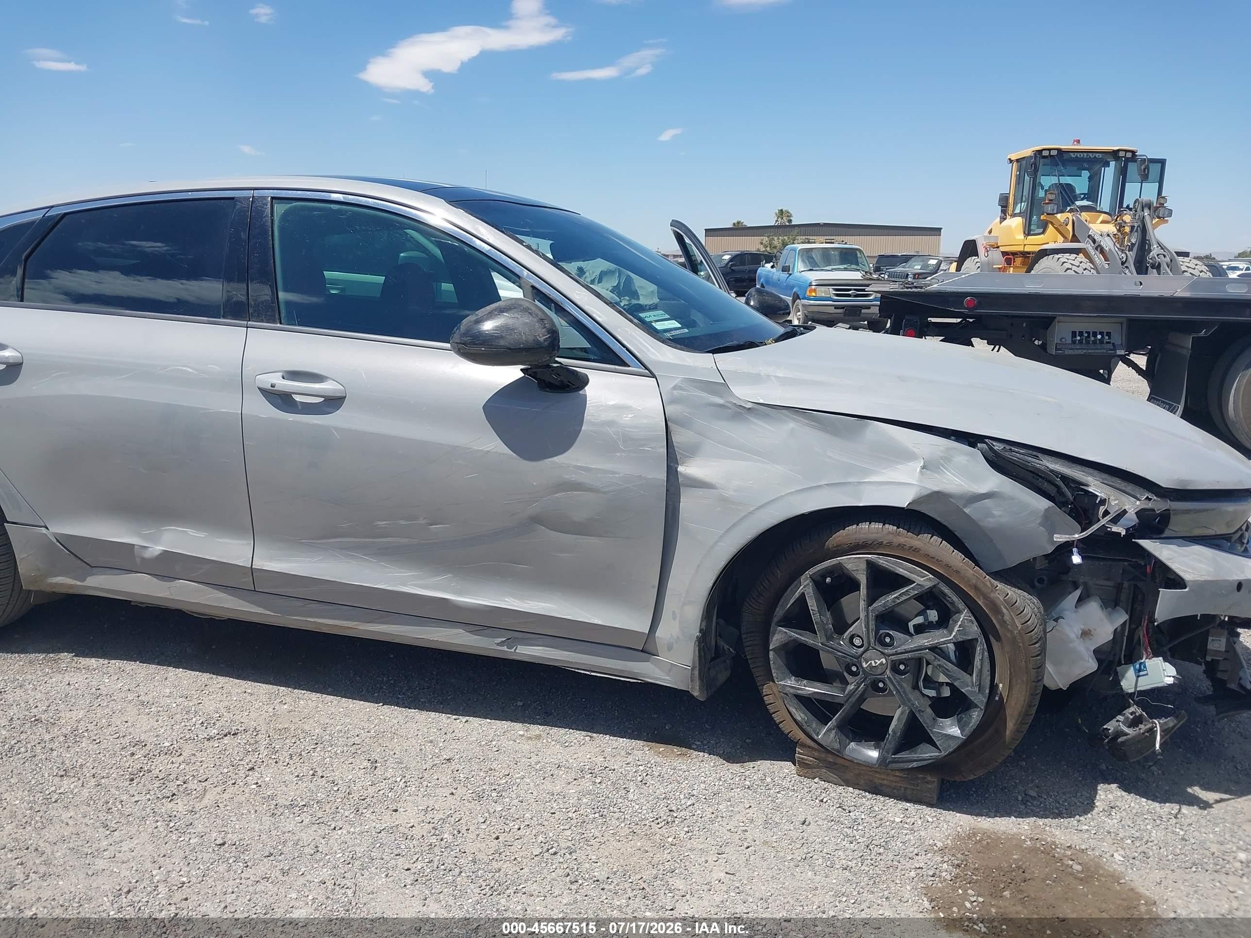 2026 Kia K5 VIN KNAG64J73T5429265 IAAI salvage auction — Side, Salvage (California), sold $9,175 on 2026-09-03 (photo 6)