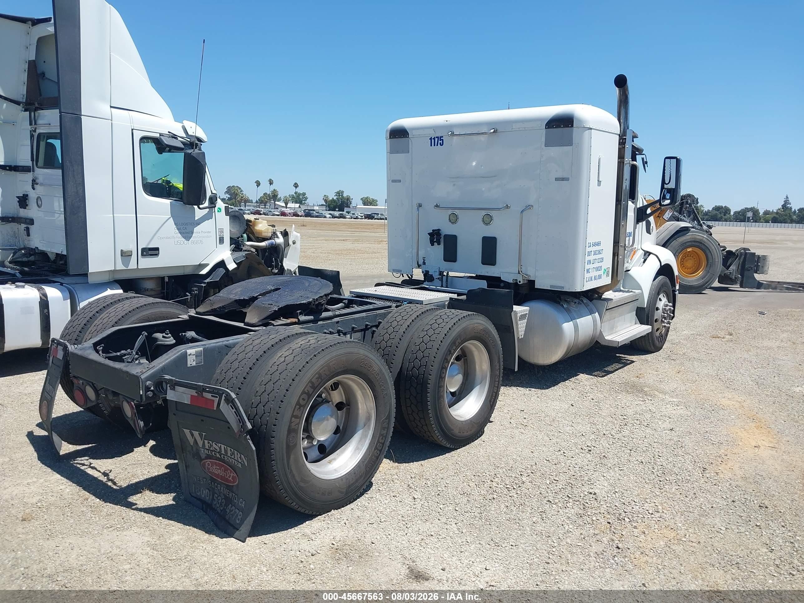 2020 Peterbilt 579 VIN 1XPBDP9X7LD712328 IAAI salvage auction — Burn Interior, Salvage (California), sold $10,500 on 2026-10-03 (photo 4)