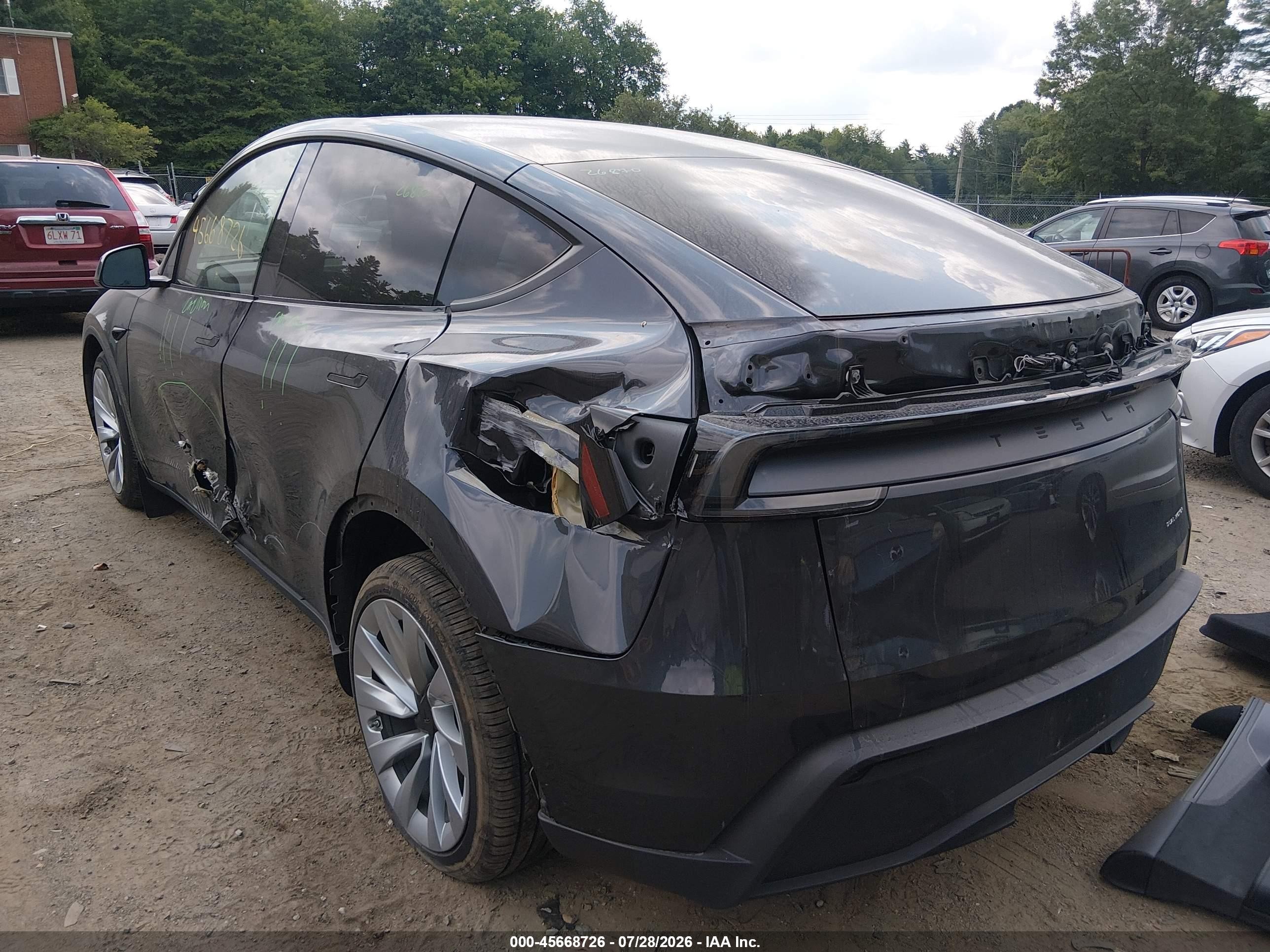 2026 Tesla Model y VIN 7SAYGDEEXTF388938 IAAI salvage auction — Side, Salvage (Idaho), sold $25,250 on 2026-10-08 (photo 3)