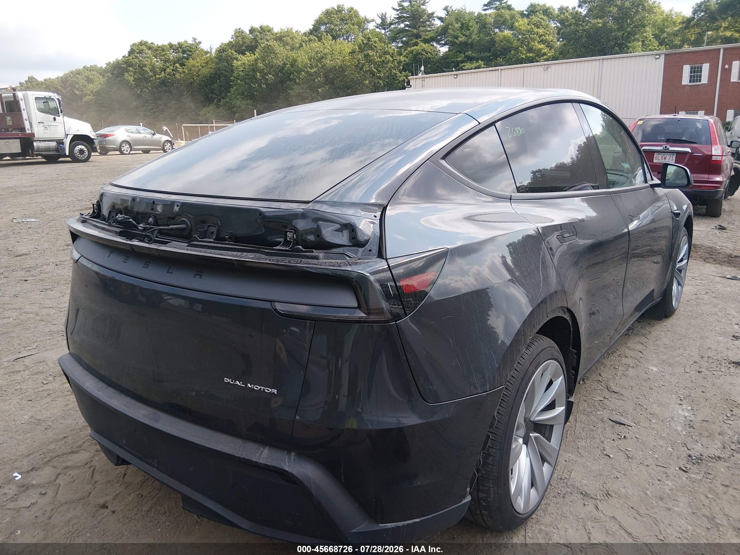 2026 Tesla Model y VIN 7SAYGDEEXTF388938 IAAI salvage auction — Side, Salvage (Idaho), sold $25,250 on 2026-10-08 (photo 4)
