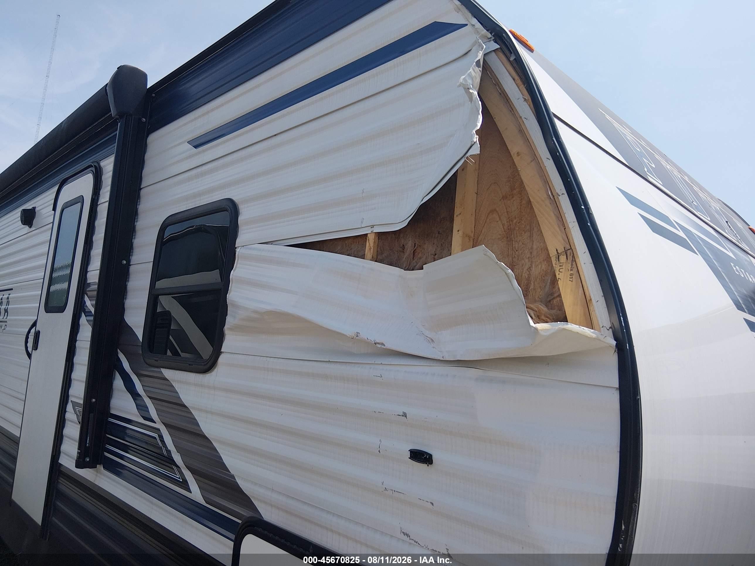 2024 Palomino Other VIN 5ZT2PUTB0R4019998 IAAI salvage auction — Water/Flood, Salvage (Illinois), sold $725 on 2026-10-06 (photo 6)