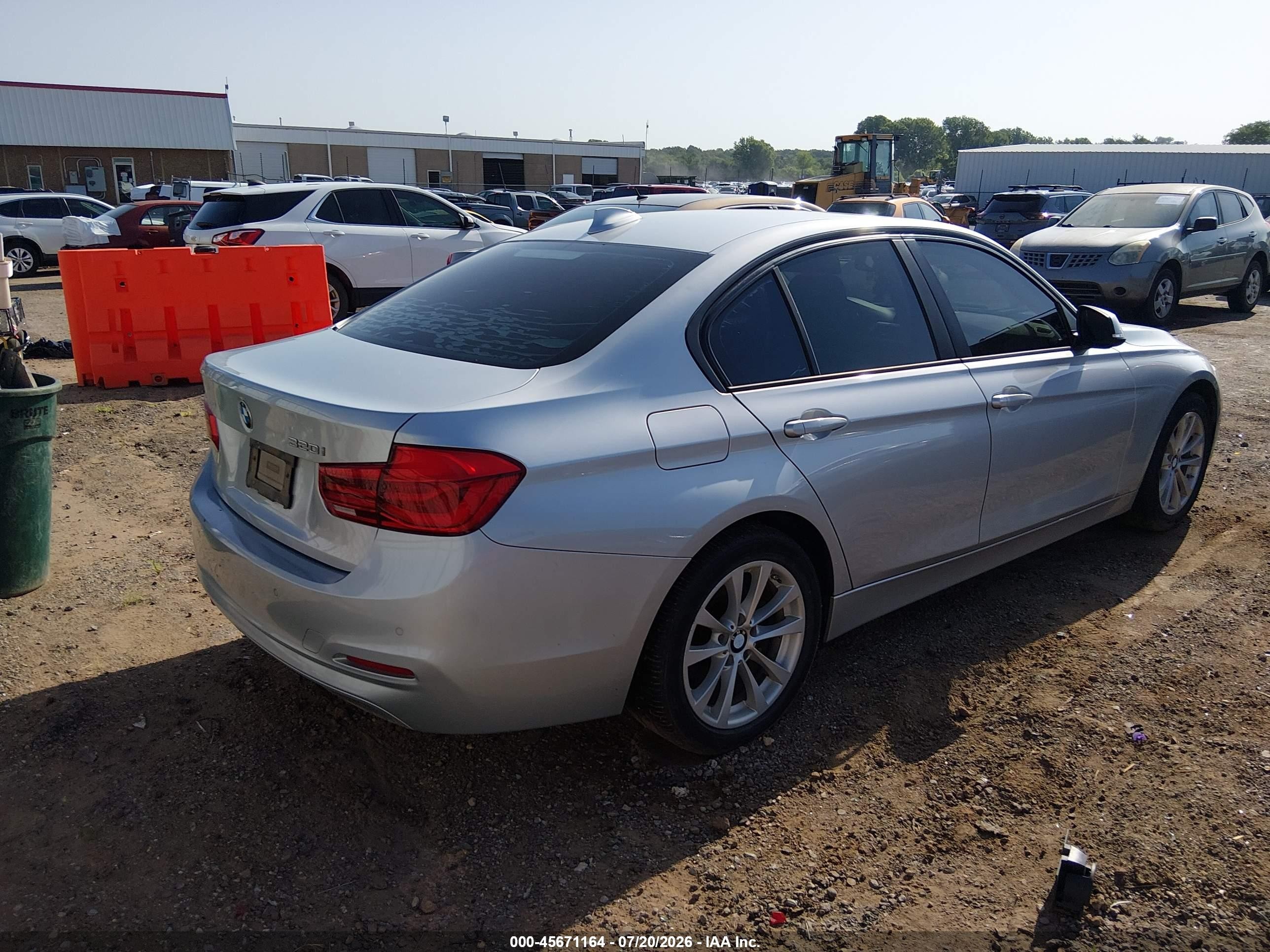 2016 BMW 3er VIN WBA8A9C57GK617533 IAAI salvage auction — Water/Flood, Salvage (Oklahoma), sold $1,000 on 2026-10-02 (photo 4)