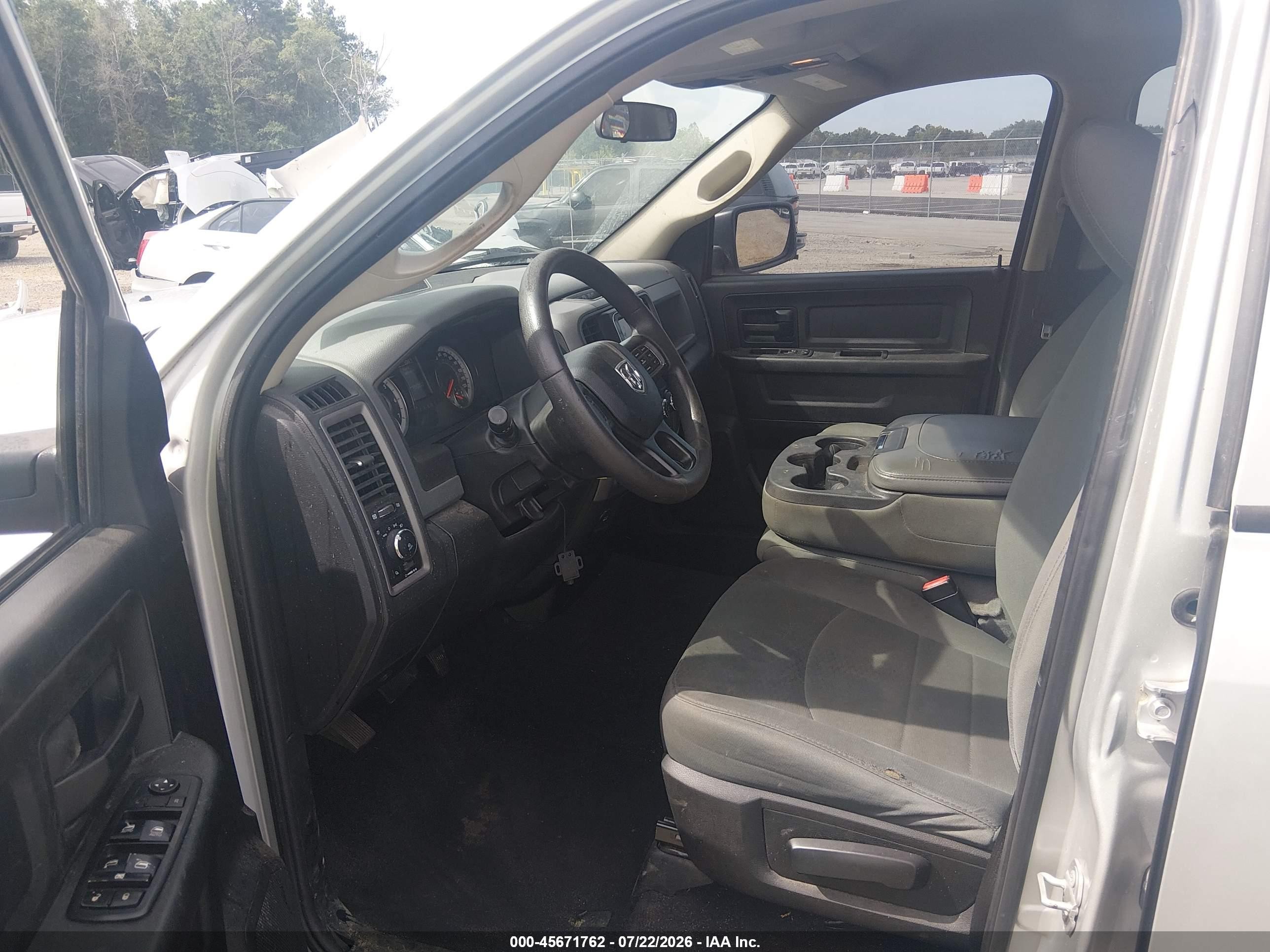 2018 Ram 1500 VIN 1C6RR6FG2JS337285 IAAI salvage auction — Unknown, Salvage (South Carolina), sold $4,400 on 2026-10-07 (photo 5)