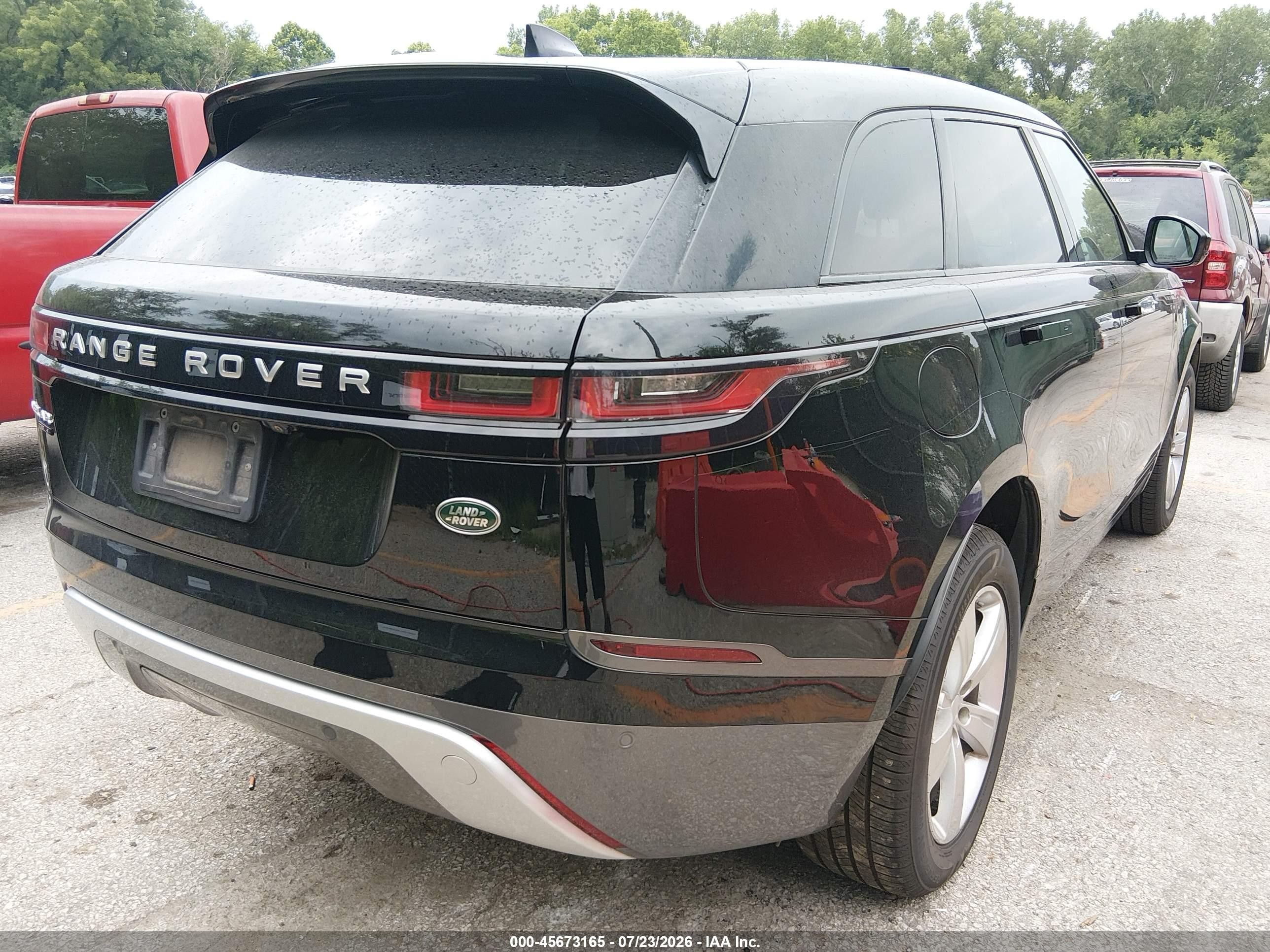 2018 Land Rover Range Rover Velar VIN SALYB2RN9JA736804 IAAI salvage auction — Vandalized, Salvage (Kansas), sold $6,100 on 2026-09-12 (photo 4)