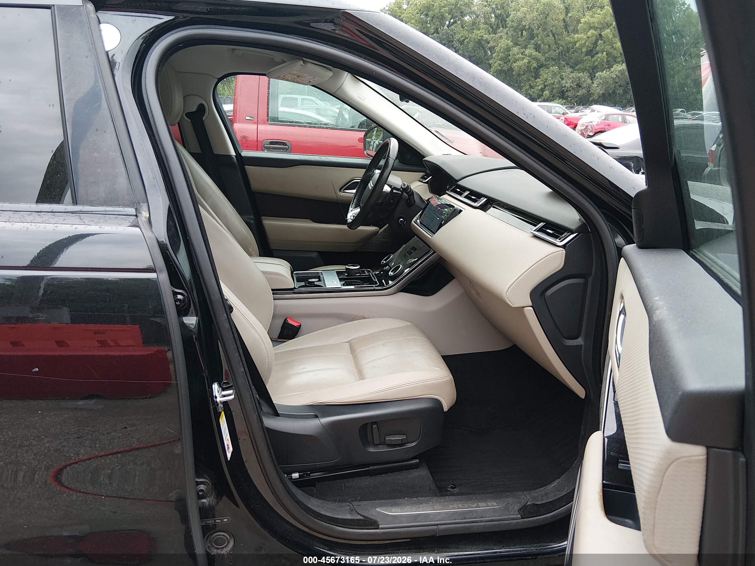 2018 Land Rover Range Rover Velar VIN SALYB2RN9JA736804 IAAI salvage auction — Vandalized, Salvage (Kansas), sold $6,100 on 2026-09-12 (photo 5)