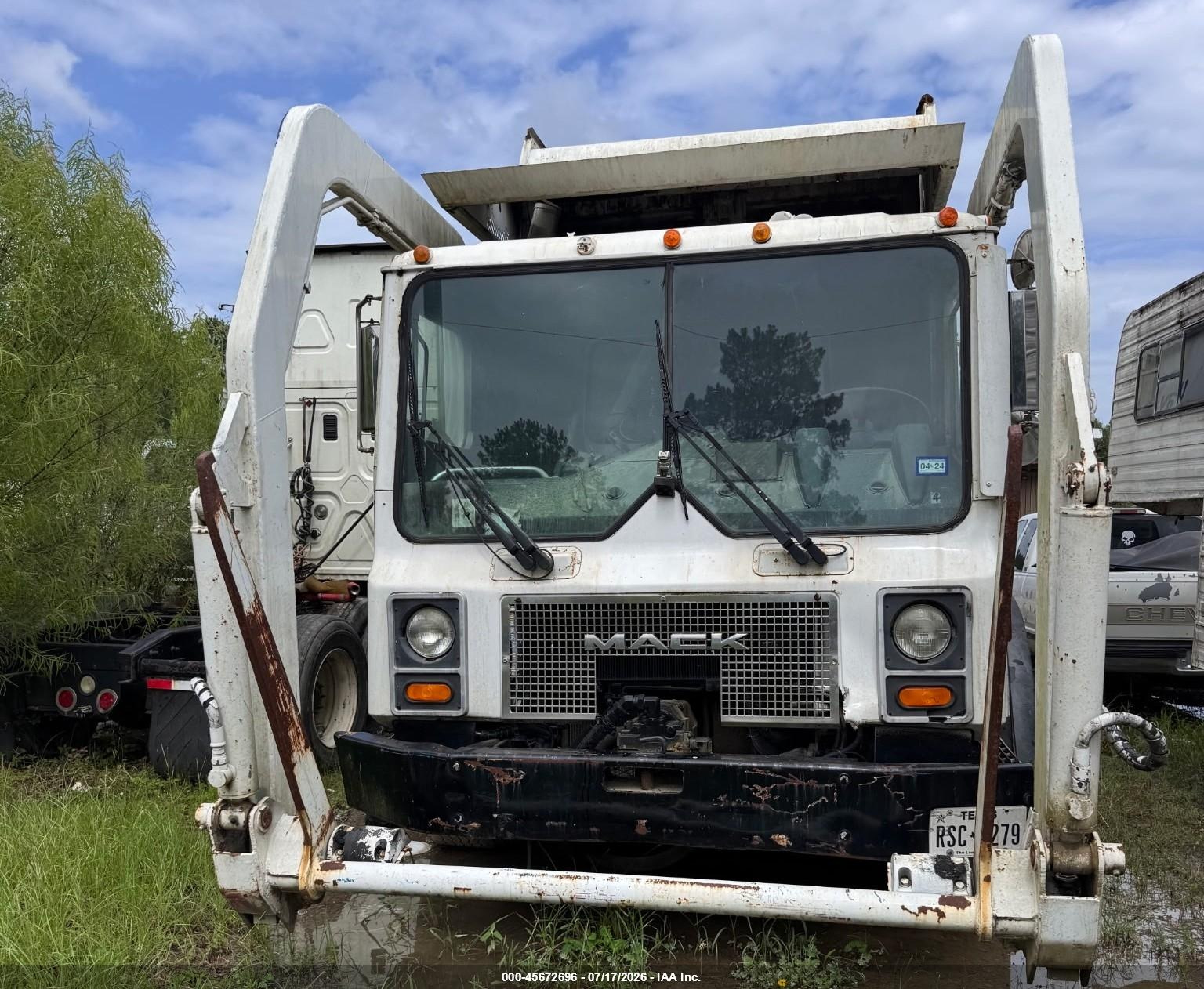 2003 Mack 600 rd600 VIN 1M2K189C43M021346 IAAI salvage auction — Unknown, Original (West Virginia), sold $15,000 on 2026-10-11 (photo 4)