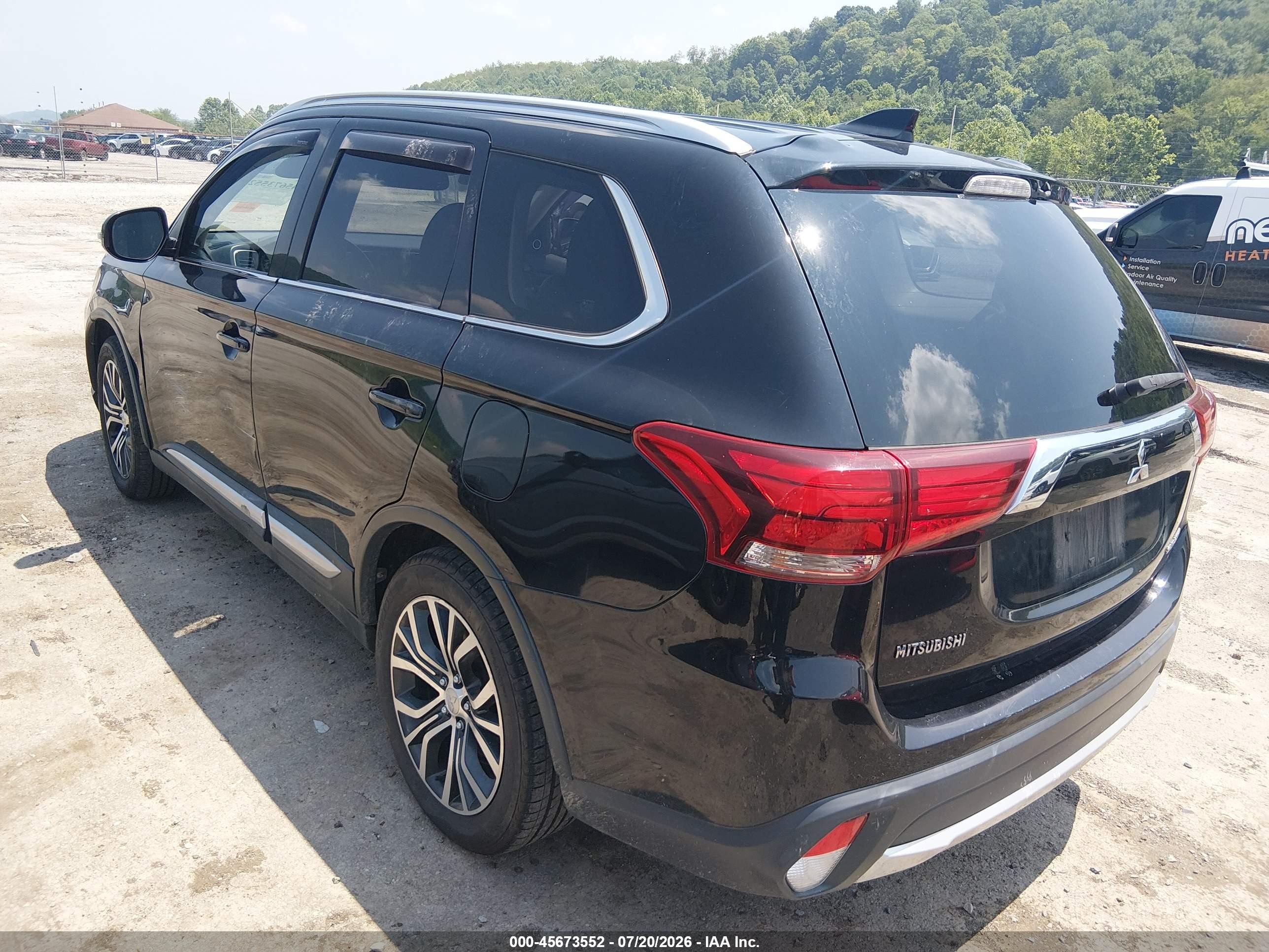 2017 Mitsubishi Outlander VIN JA4AZ3A36HZ057437 IAAI salvage auction — Side, Salvage (West Virginia), sold $2,200 on 2026-09-10 (photo 3)