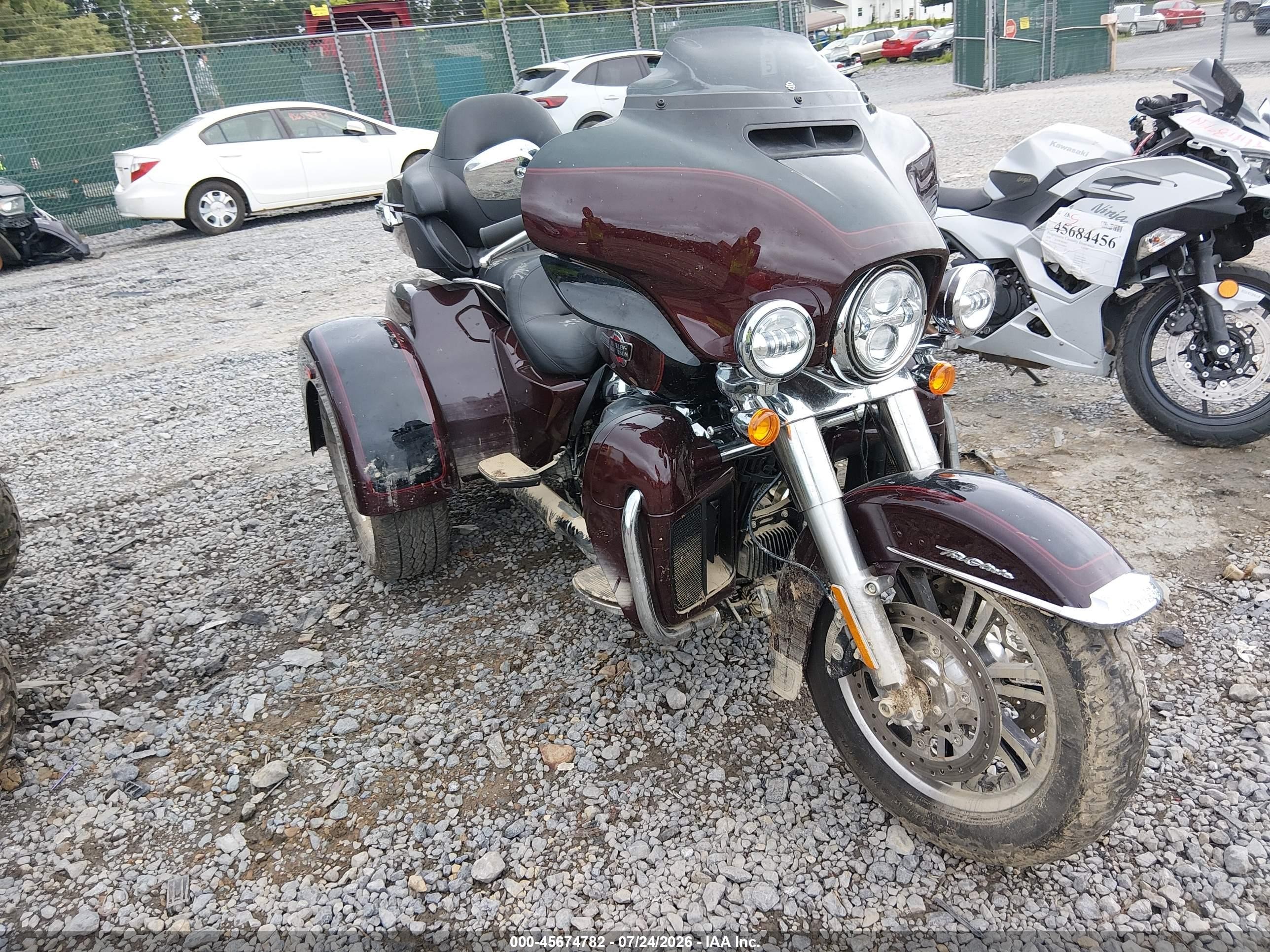 2022 Harley-Davidson FLHTCUTG VIN 1HD1MAF18NB852668 — IAAI salvage auction photo