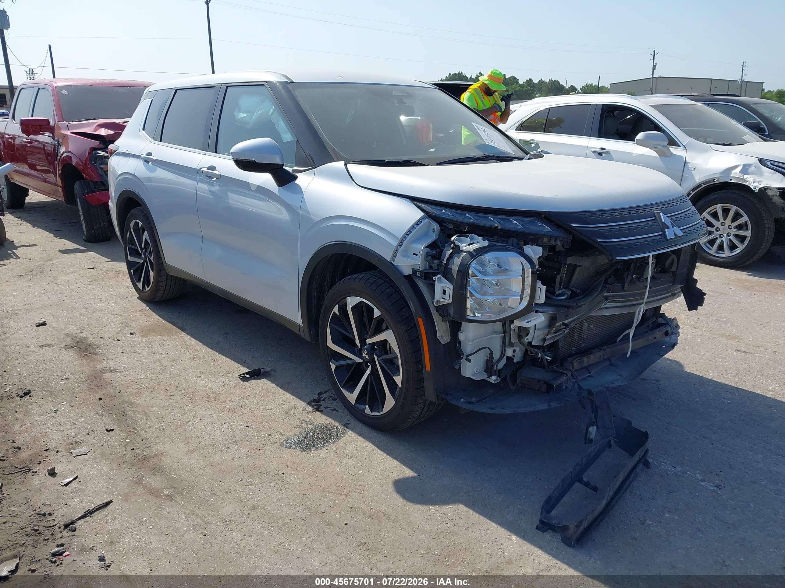 2024 Mitsubishi Outlander VIN JA4J3VA81RZ060014 — IAAI salvage auction photo