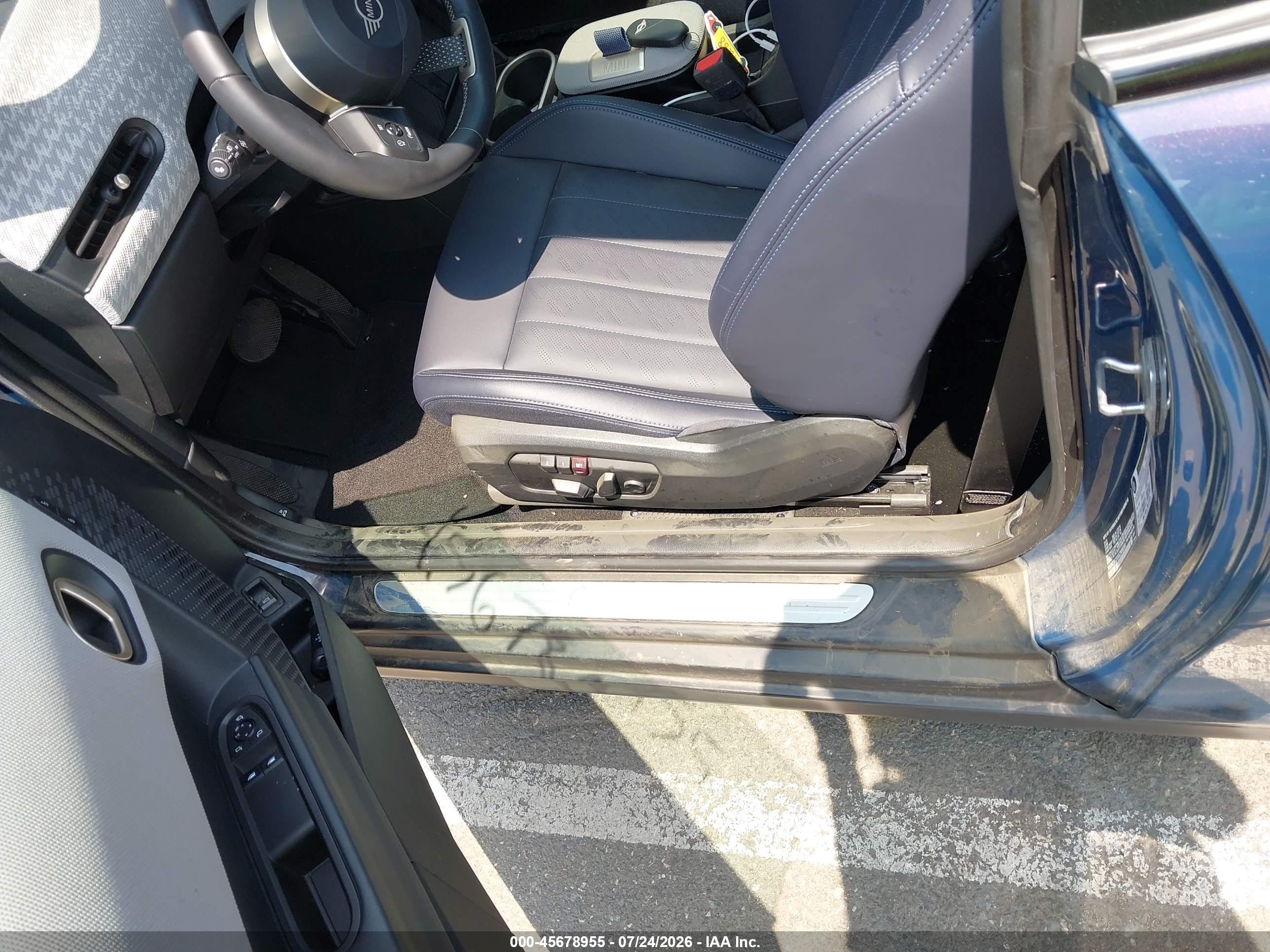 2025 Mini Hard top VIN WMW23GD06S2W98590 IAAI salvage auction — Water/Flood, Mv-907A (New York), sold $9,075 on 2026-09-08 (photo 6)