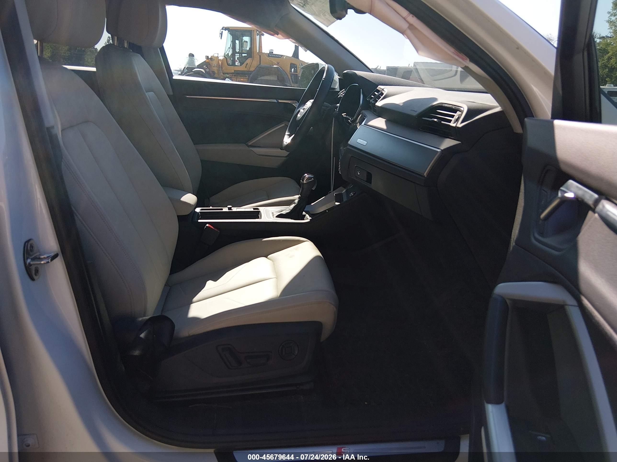 2024 Audi Q3 VIN WA1EECF38R1037812 IAAI salvage auction — Unknown, Salvage (Massachusetts), sold $11,000 on 2026-09-05 (photo 5)