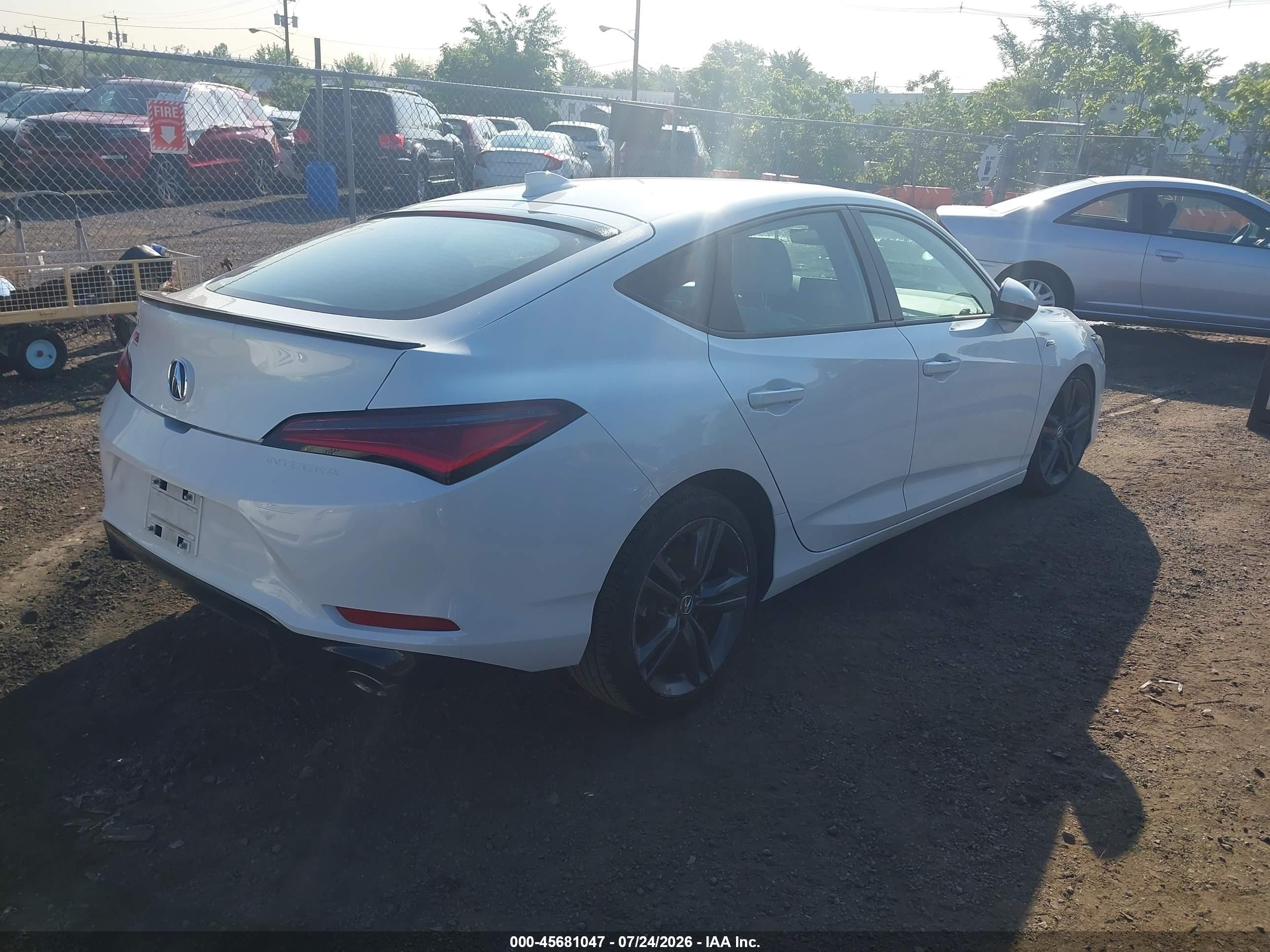 2024 Acura Integra VIN 19UDE4H35RA021007 IAAI salvage auction — Side, Salvage (New Jersey), sold $8,300 on 2026-09-25 (photo 4)