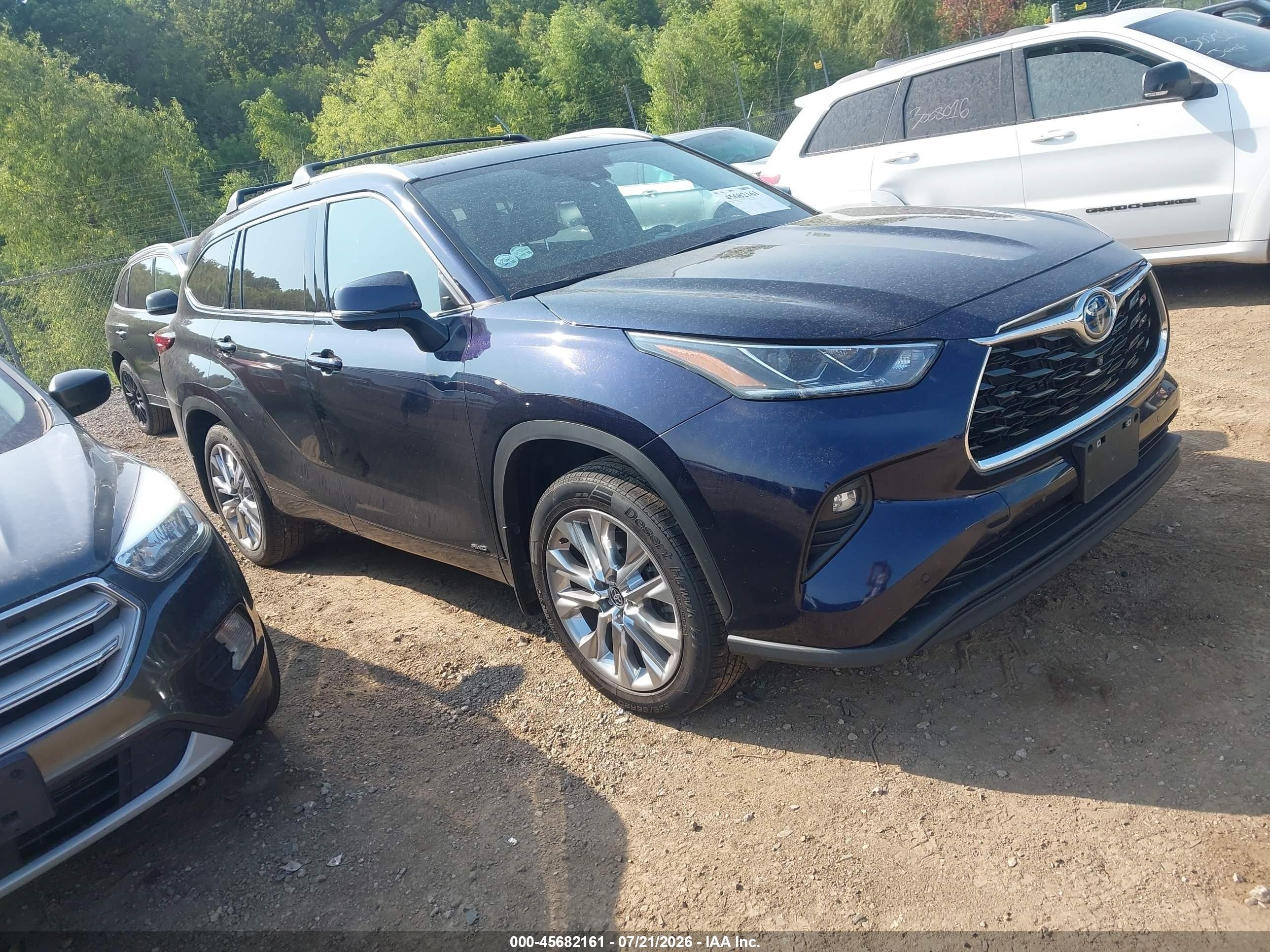 2023 Toyota Highlander Hybrid VIN 5TDXBRCH6PS596589 — IAAI salvage auction photo