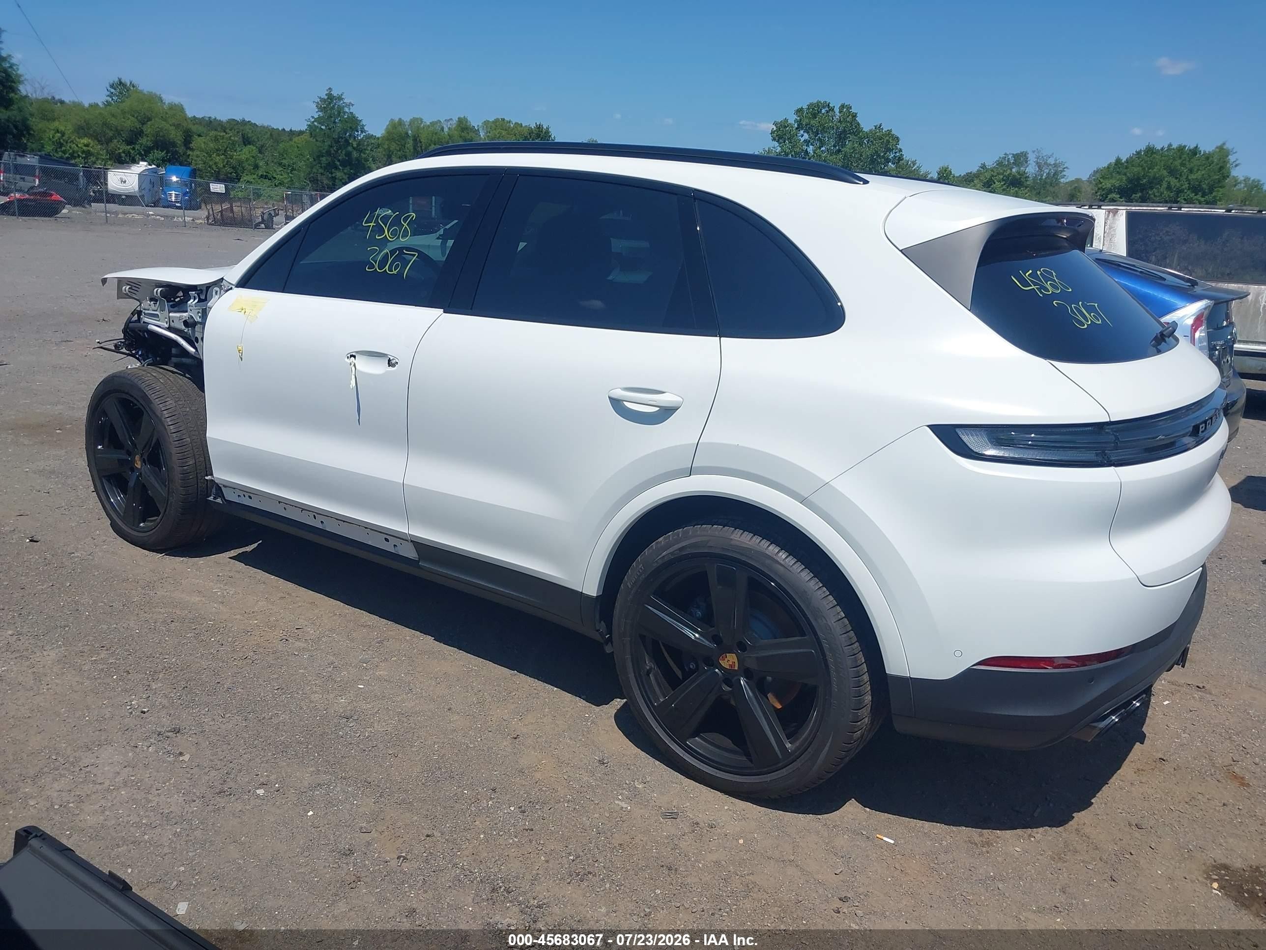 2024 Porsche Cayenne VIN WP1AA2AY8RDA07767 IAAI salvage auction — Front End, Salvage (Virginia), sold $38,700 on 2026-08-17 (photo 3)
