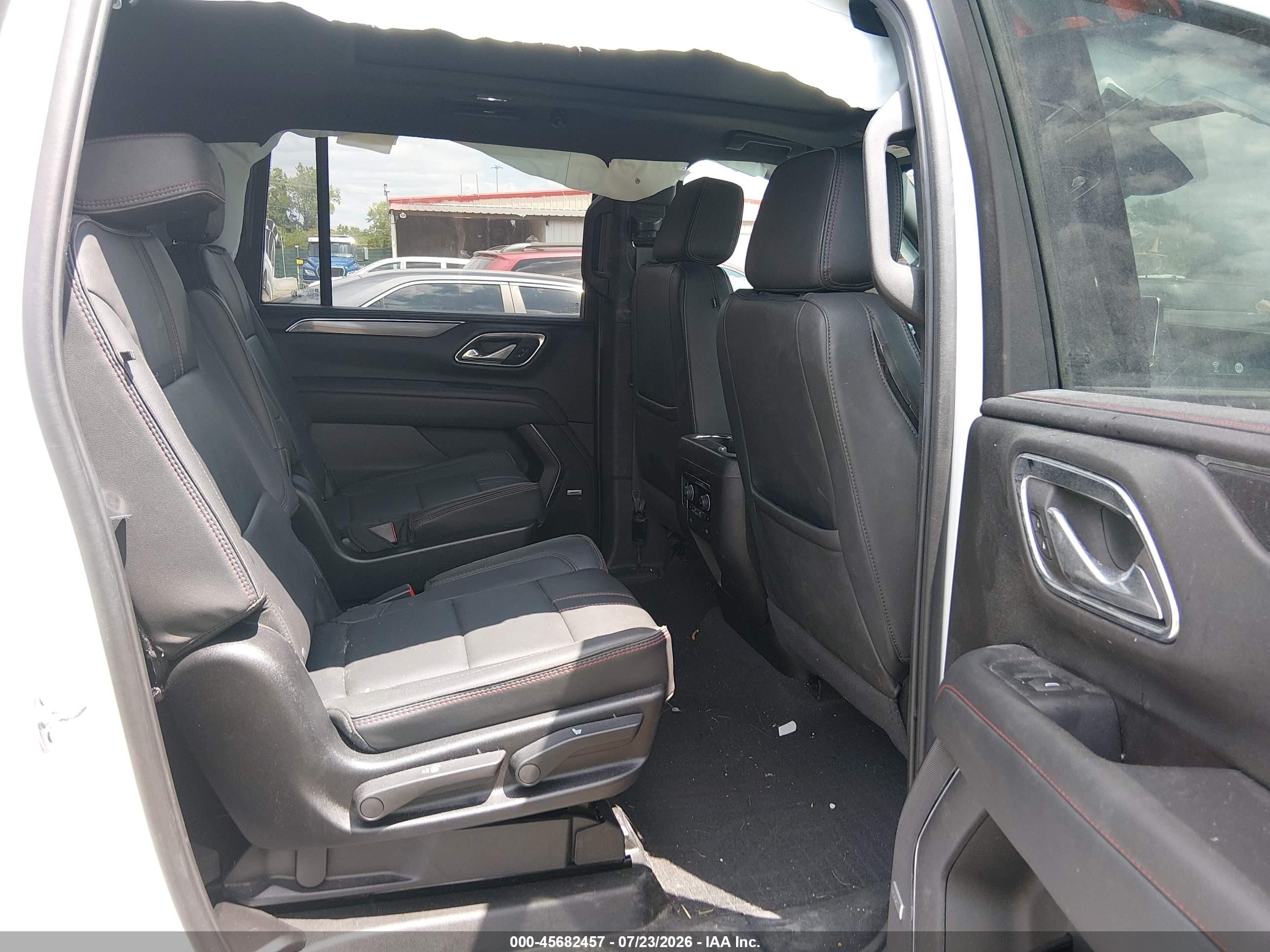 2024 Chevrolet Suburban VIN 1GNSKEKD0RR143093 IAAI salvage auction — Unknown, Salvage (Ohio), sold $21,600 on 2026-09-16 (photo 8)