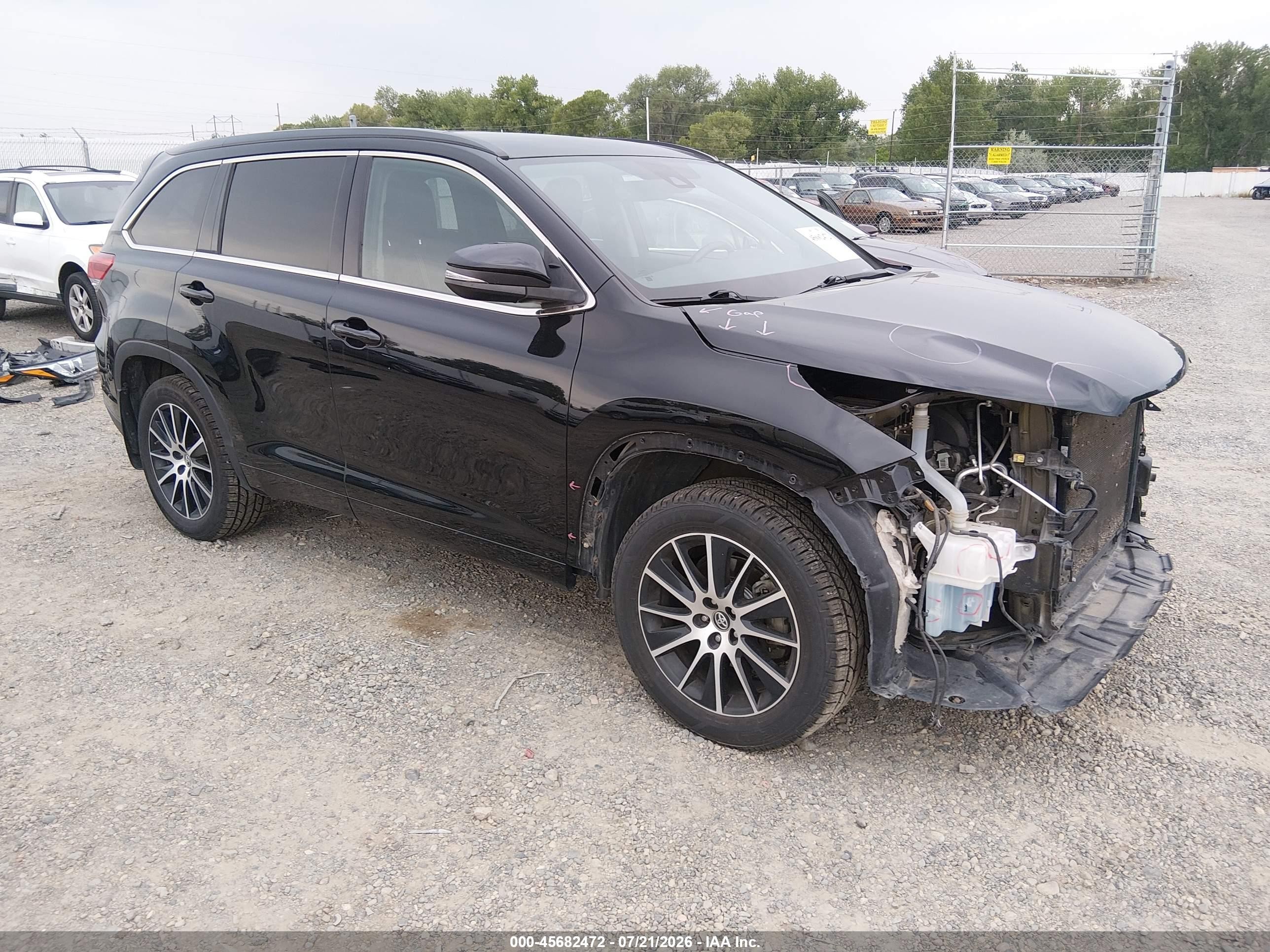 2017 Toyota Highlander VIN 5TDJZRFH4HS407372 — IAAI salvage auction photo