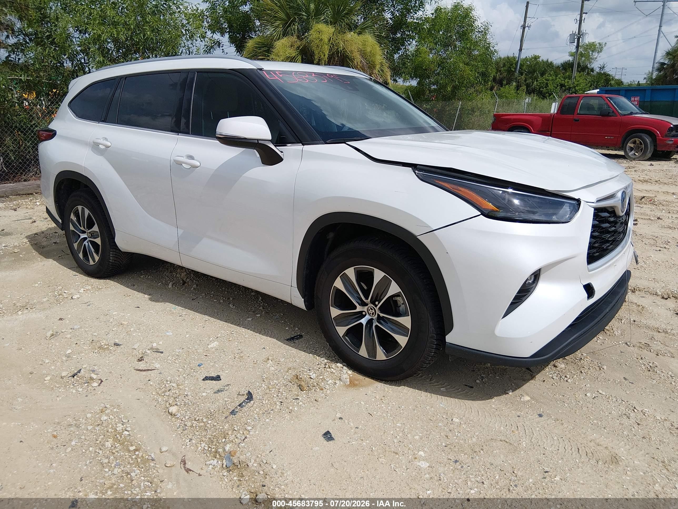 2022 Toyota Highlander Hybrid VIN 5TDGARAH8NS515028 — IAAI salvage auction photo