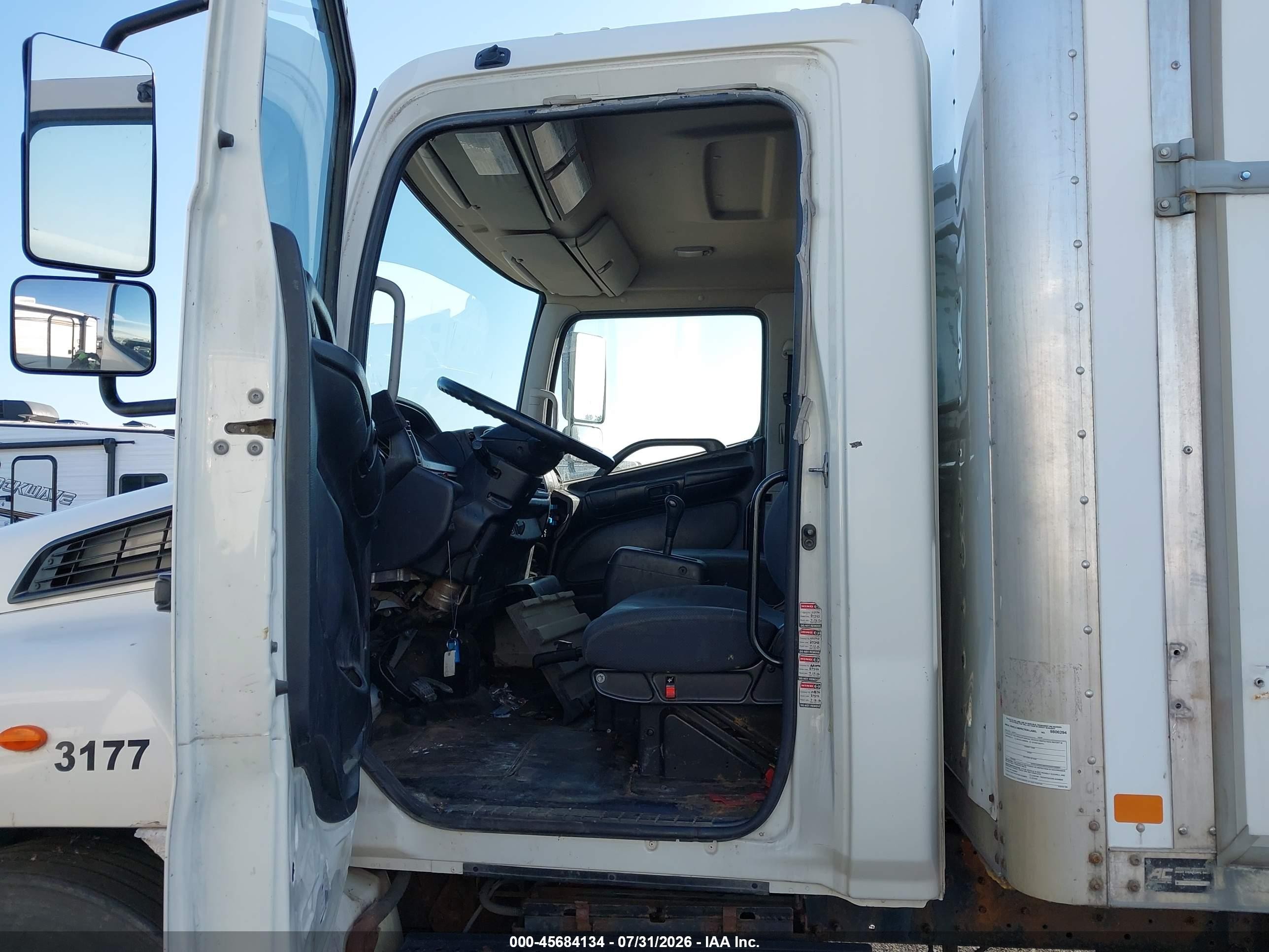 2013 Hino 258/268 VIN 5PVNE8JVXD4S53177 IAAI salvage auction — Front End, Clear (Washington), sold $3,000 on 2026-09-11 (photo 6)
