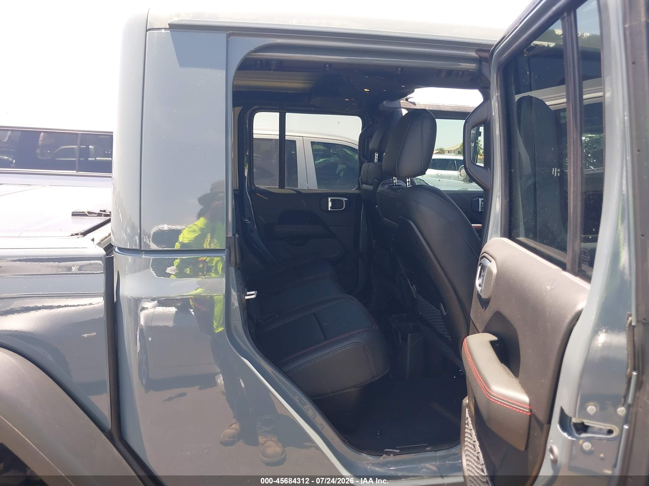 2026 Jeep Gladiator VIN 1C6RJTBG8TL181780 IAAI salvage auction — Rollover, Salvage (Arizona), sold $19,100 on 2026-08-25 (photo 8)