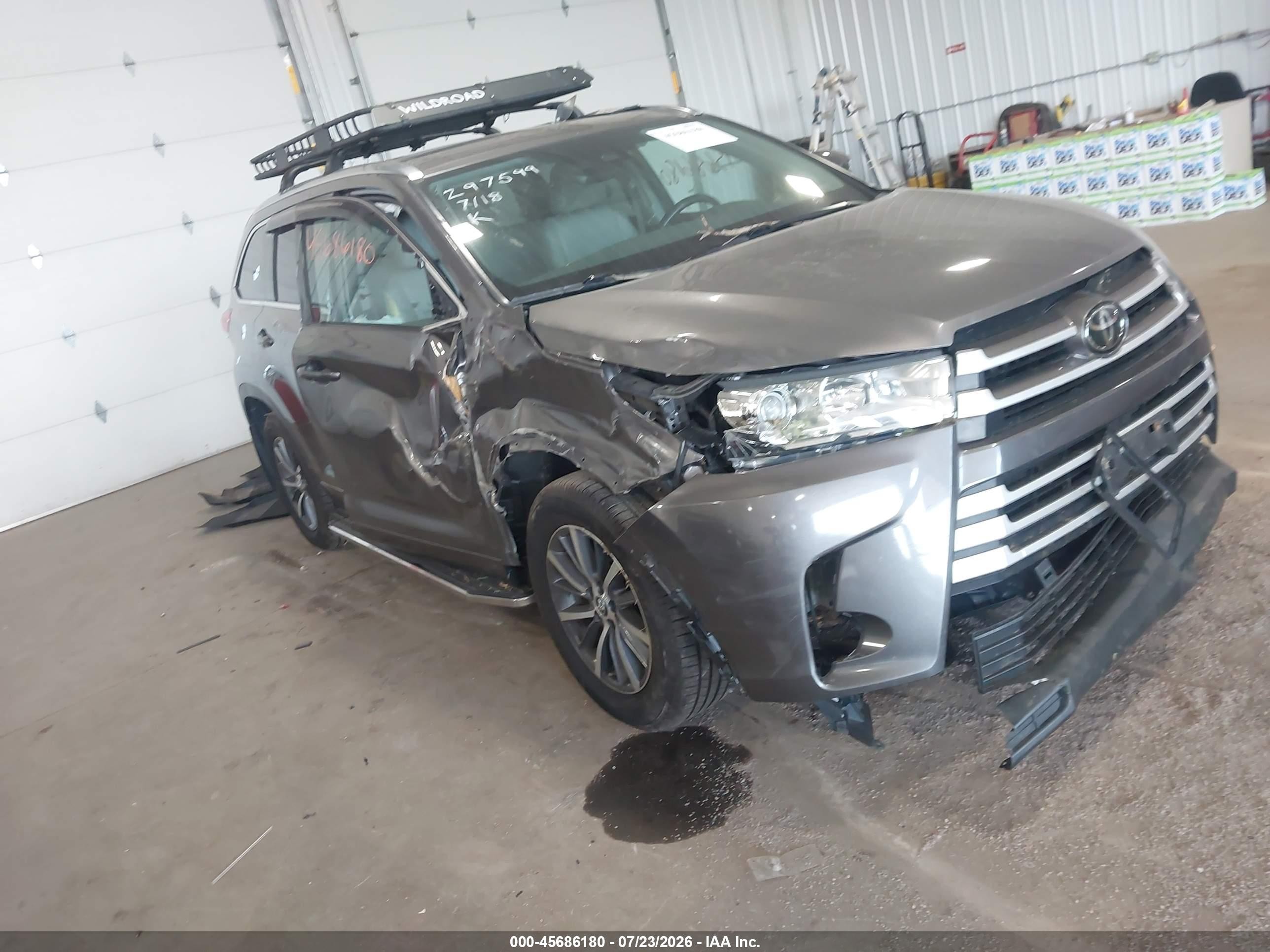 2017 Toyota Highlander VIN 5TDJZRFH8HS456915 — IAAI salvage auction photo