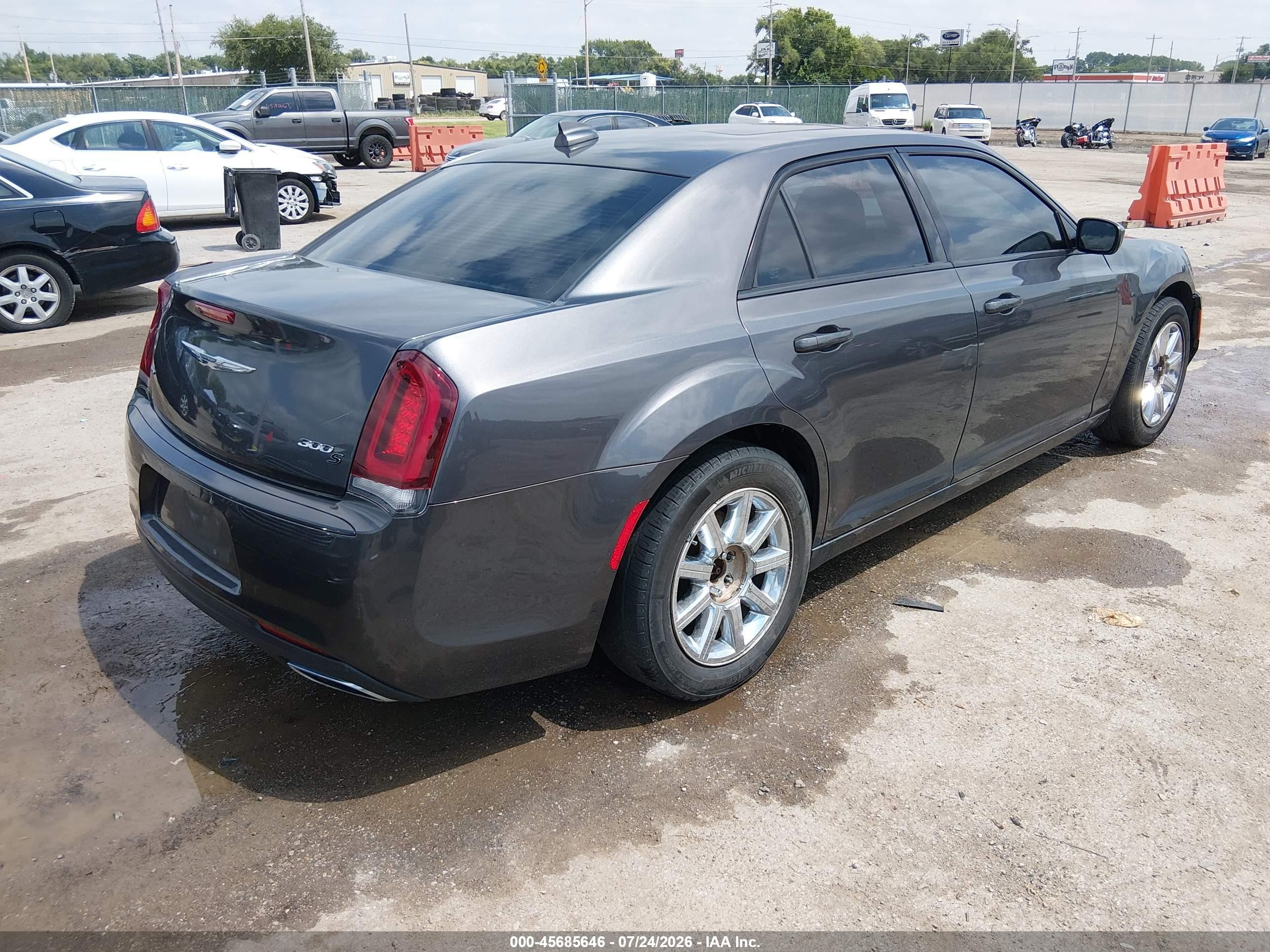 2018 Chrysler 300 VIN 2C3CCAGG1JH204059 IAAI salvage auction — Hail, Salvage (Kansas), sold $1,775 on 2026-08-28 (photo 4)
