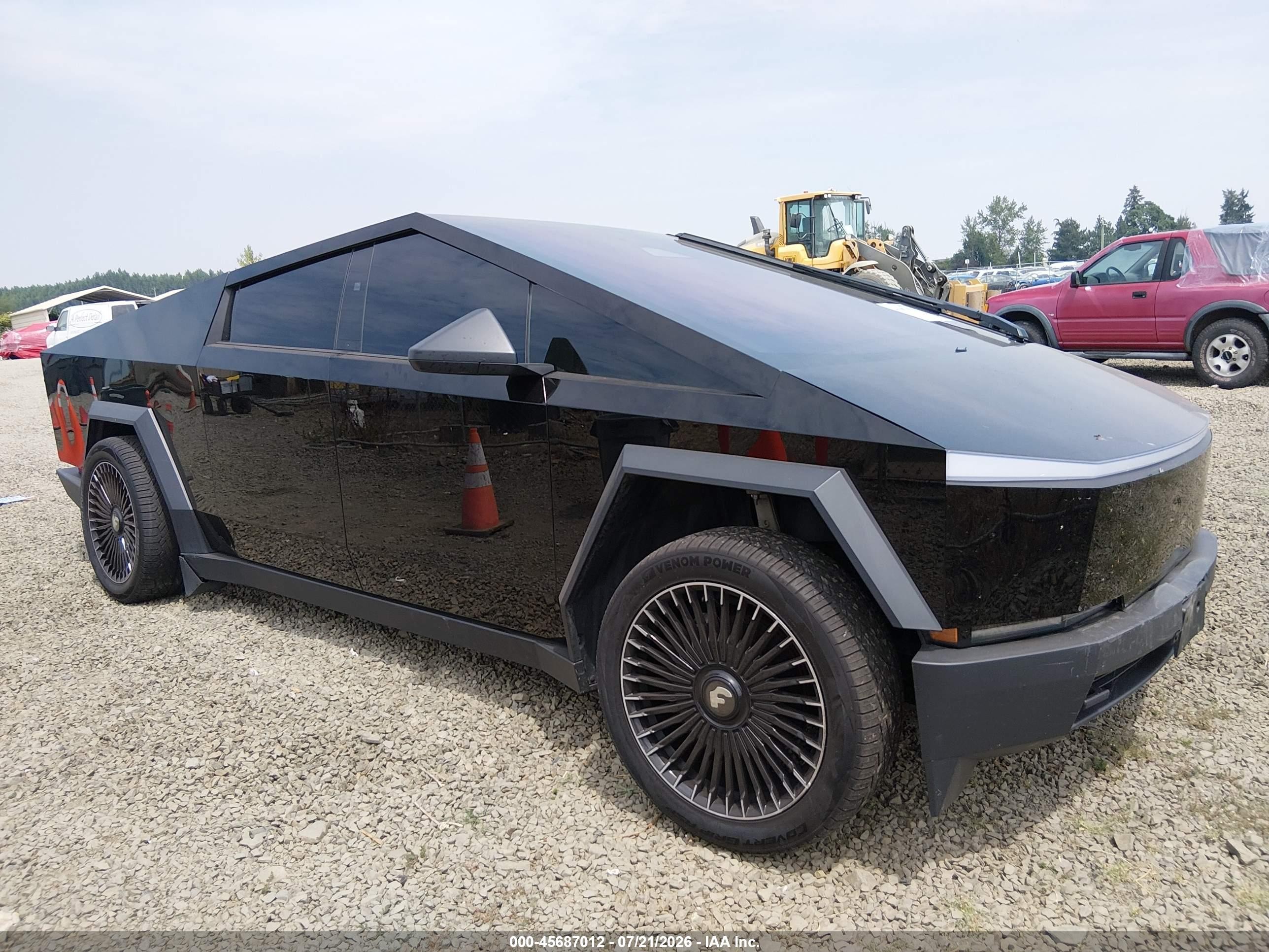 2025 Tesla Cybertruck VIN 7G2CEHEDXSA078146 — IAAI salvage auction photo
