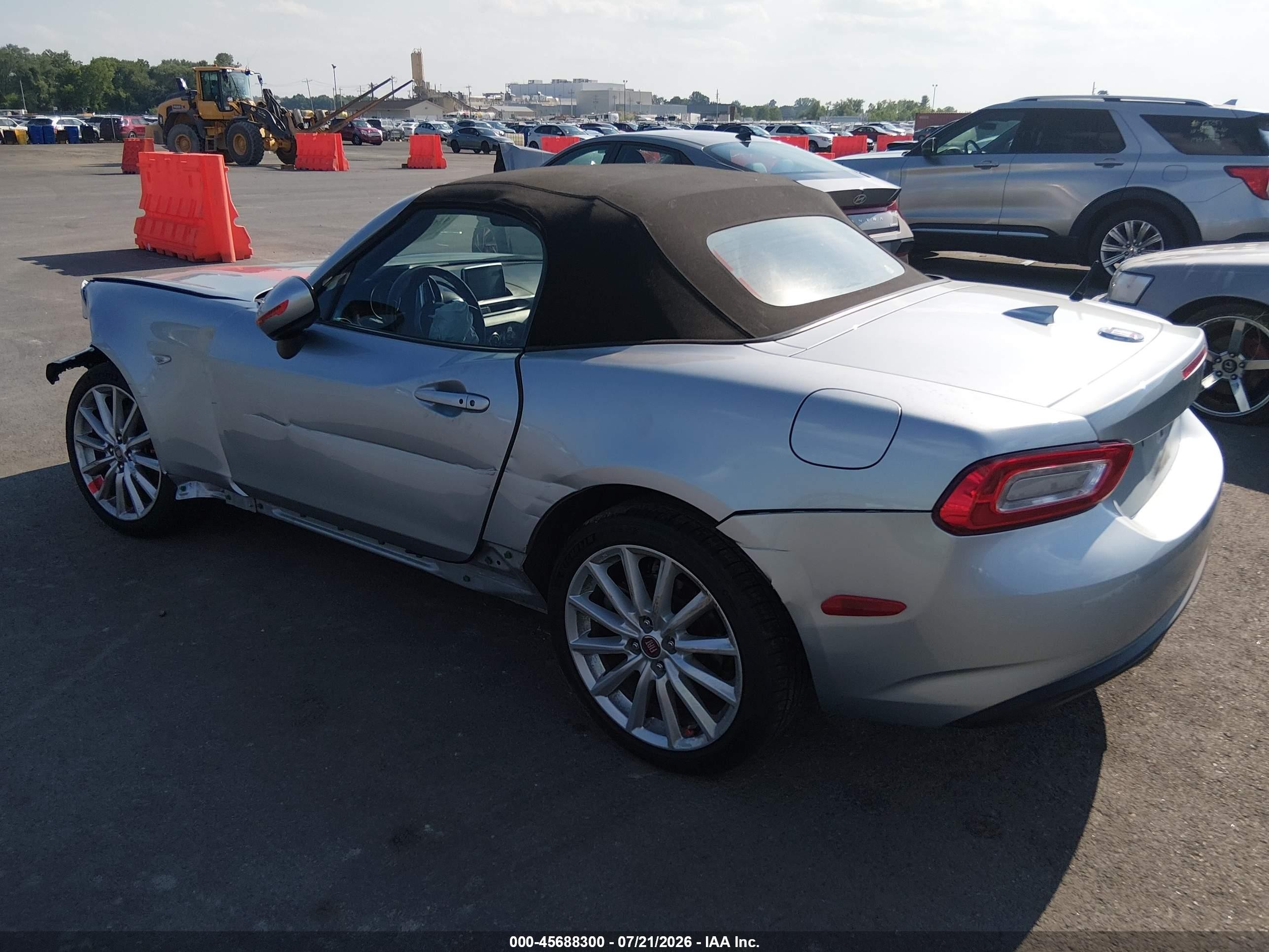 2019 Fiat 124 spider VIN JC1NFAEK4K0141903 IAAI salvage auction — Unknown, Salvage (Illinois), sold $1,150 on 2026-09-08 (photo 3)