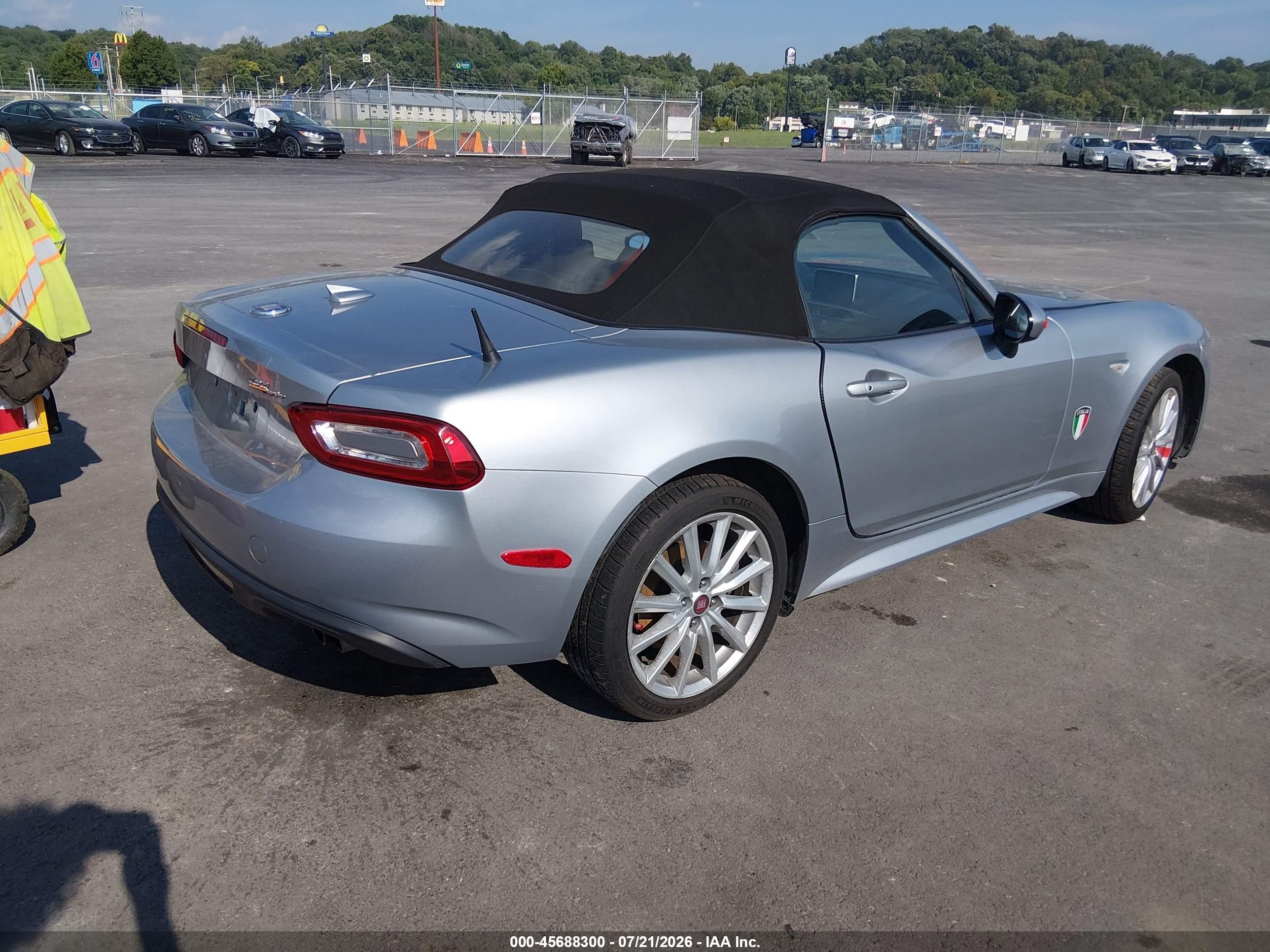 2019 Fiat 124 spider VIN JC1NFAEK4K0141903 IAAI salvage auction — Unknown, Salvage (Illinois), sold $1,150 on 2026-09-08 (photo 4)