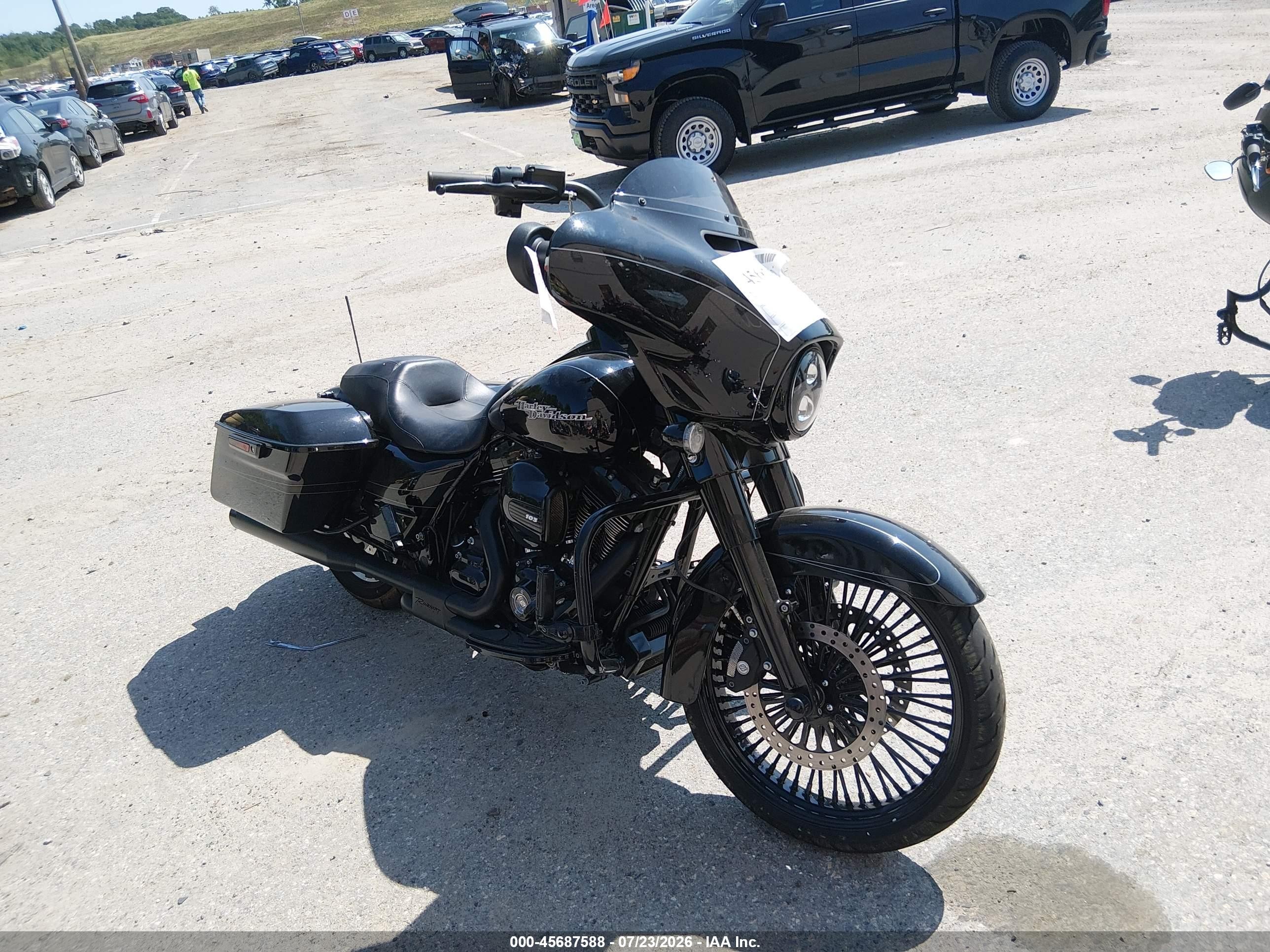 2016 Harley-Davidson FLHXS VIN 1HD1KRM18GB672634 — IAAI salvage auction photo