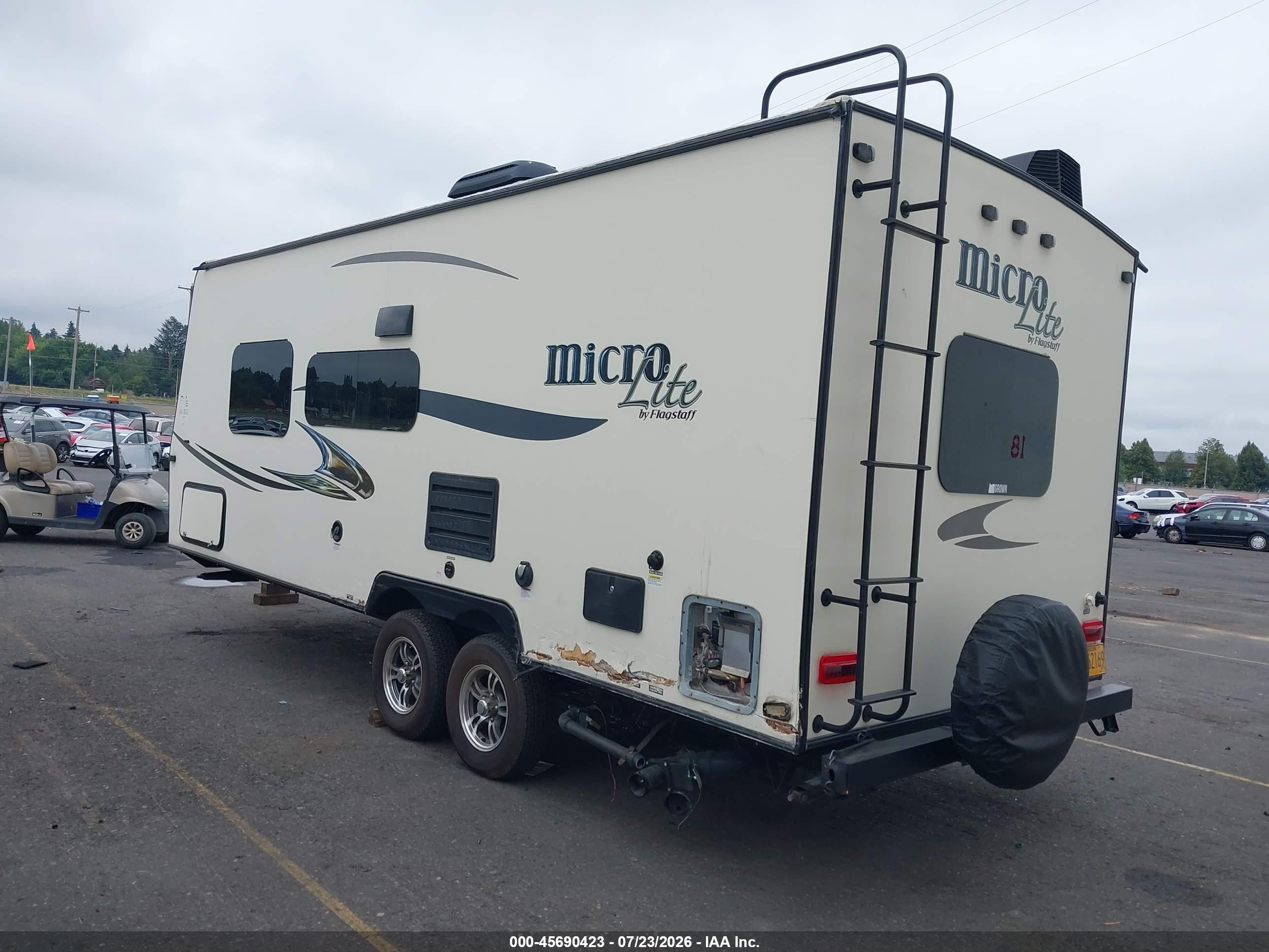 2016 Flagstaff Micro Lite VIN 4X4TFLY22GD406880 IAAI salvage auction — Side, Salvage (Oregon), sold $3,825 on 2026-09-10 (photo 3)
