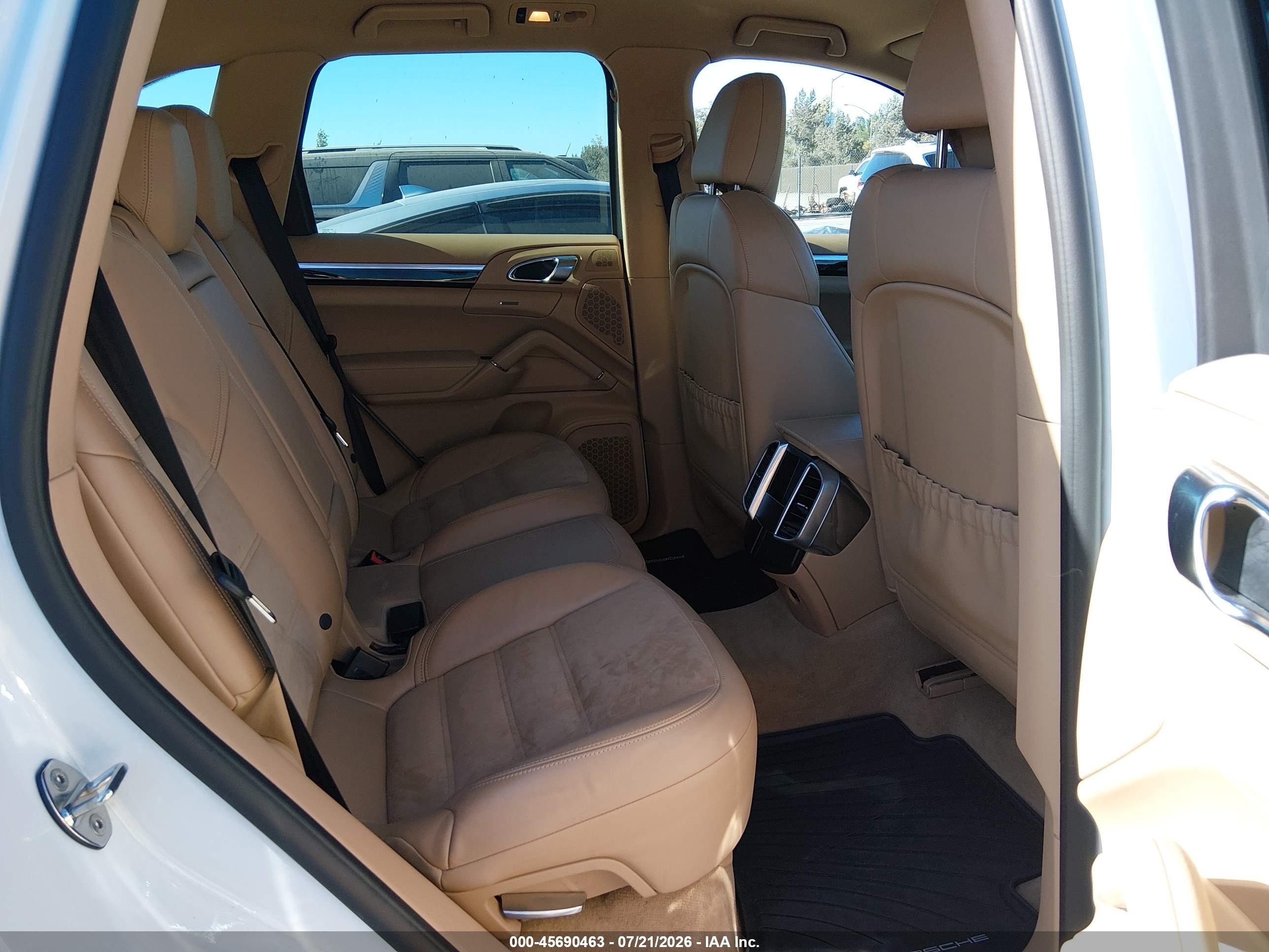 2017 Porsche Cayenne VIN WP1AA2A27HKA84264 IAAI salvage auction — Side, Salvage (California), sold $8,000 on 2026-09-06 (photo 8)