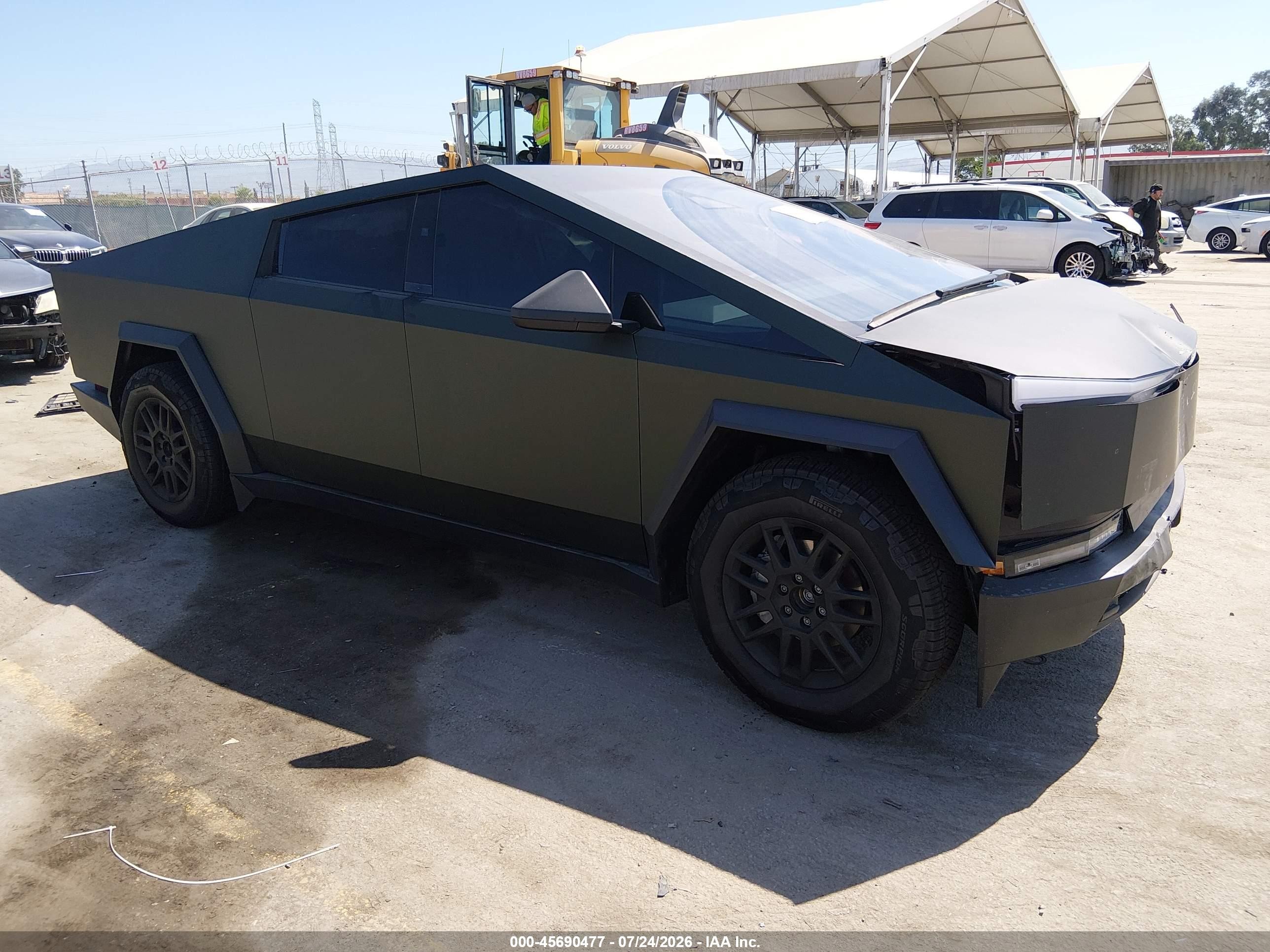 2026 Tesla Cybertruck VIN 7G2CEHED4TA091413 — IAAI salvage auction photo