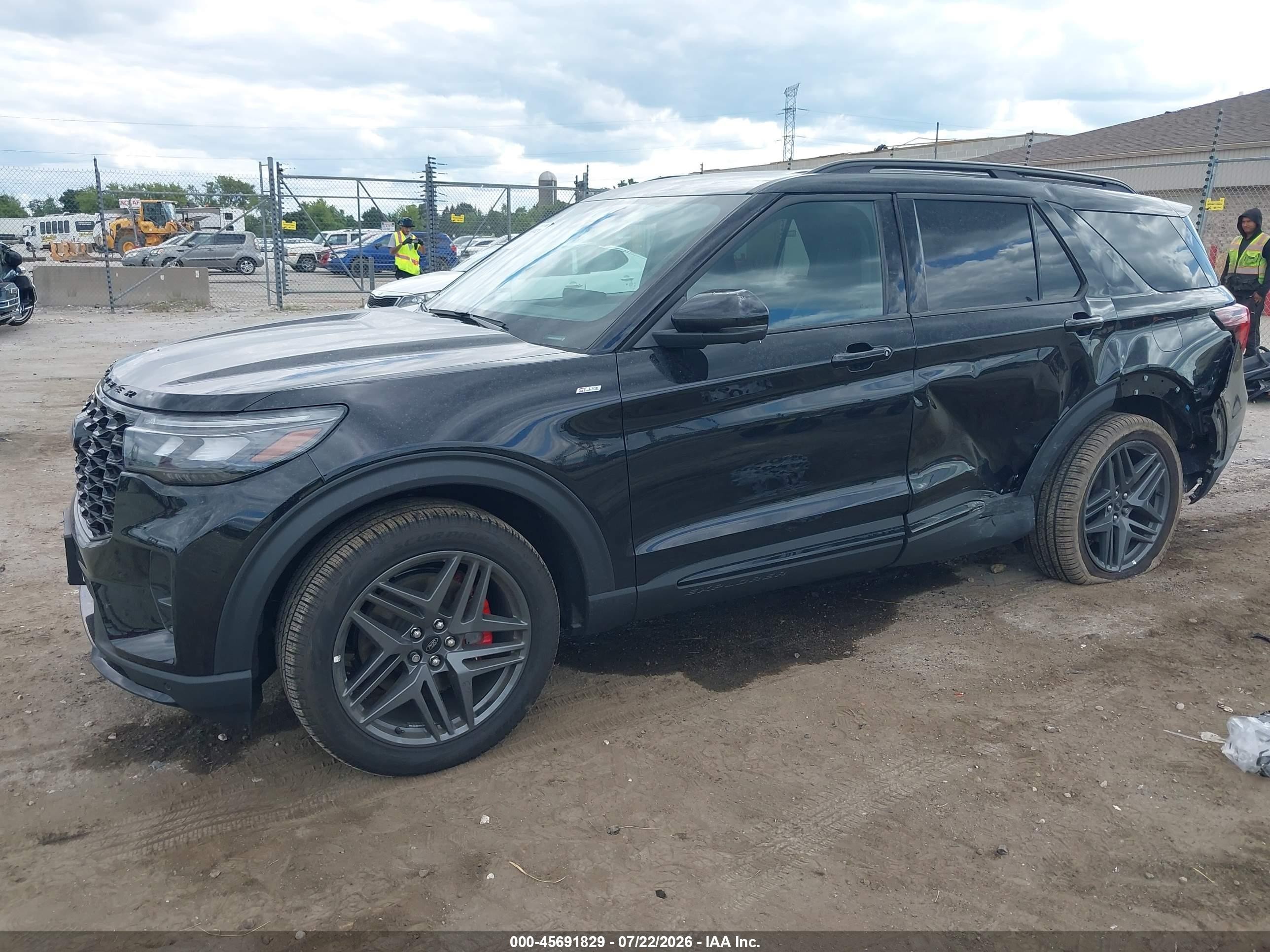 2026 Ford Explorer VIN 1FMUK8KH3TGA42151 IAAI salvage auction — Side, Salvage (Wisconsin), sold $21,700 on 2026-09-04 (photo 2)