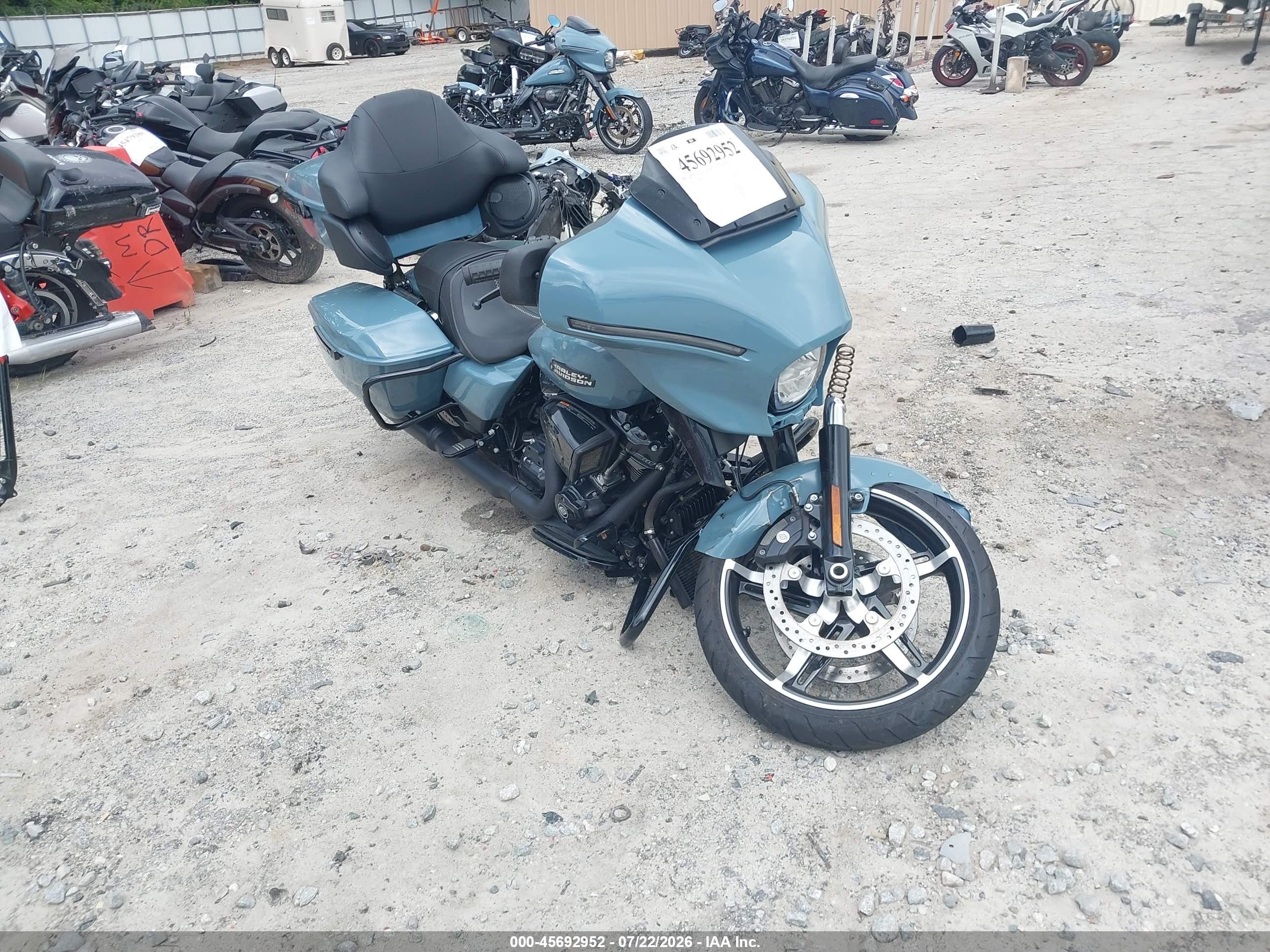 2024 Harley-Davidson FLHX VIN 1HD1KB719RB641379 — IAAI salvage auction photo