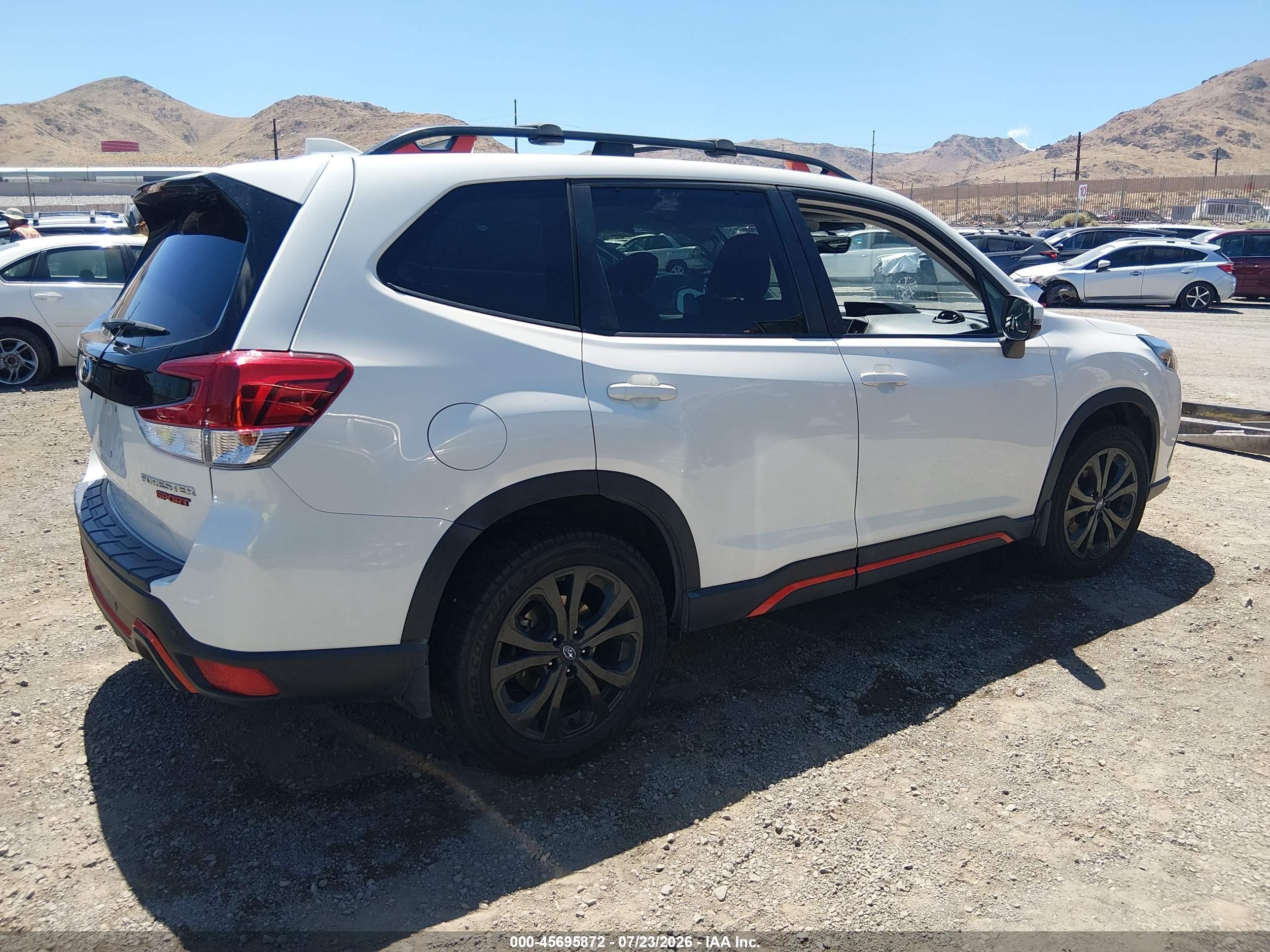 2022 Subaru Forester VIN JF2SKAJC9NH407620 IAAI salvage auction — Side, Salvage (Nevada), sold $4,050 on 2026-09-23 (photo 4)