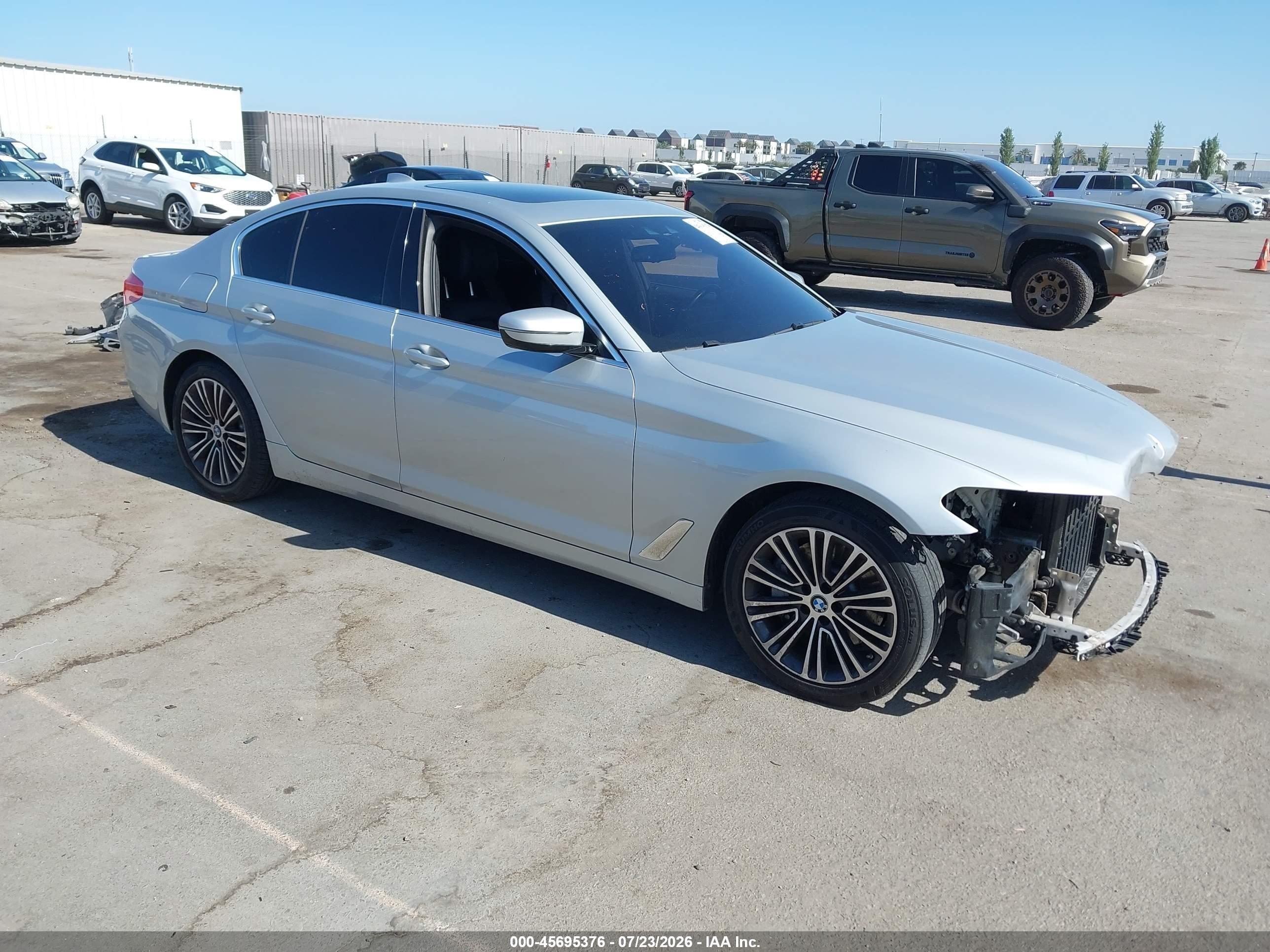 2019 BMW 5 Series VIN WBAJA5C53KWW43610 — IAAI salvage auction photo