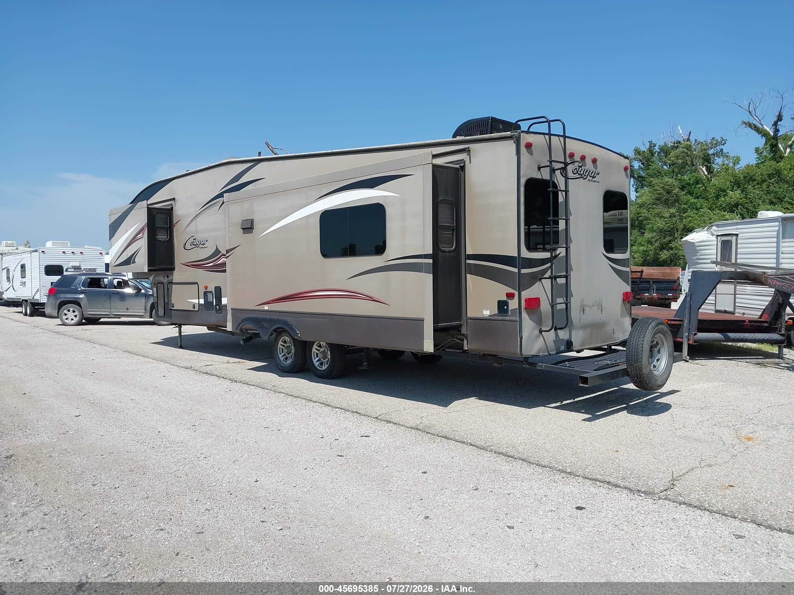 2015 Keystone Cougar VIN 4YDF32720F2504997 IAAI salvage auction — Storm Damage, Salvage (Kansas), sold $3,550 on 2026-10-09 (photo 3)