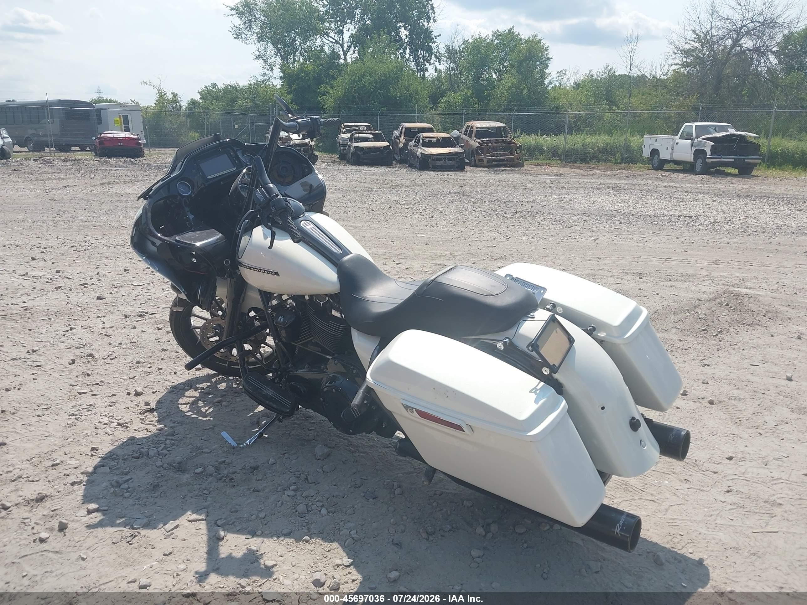 2018 Harley-davidson Road glide VIN 1HD1KTC16JB686442 IAAI salvage auction — Front End, Clear (Wisconsin), sold $2,700 on 2026-09-08 (photo 3)