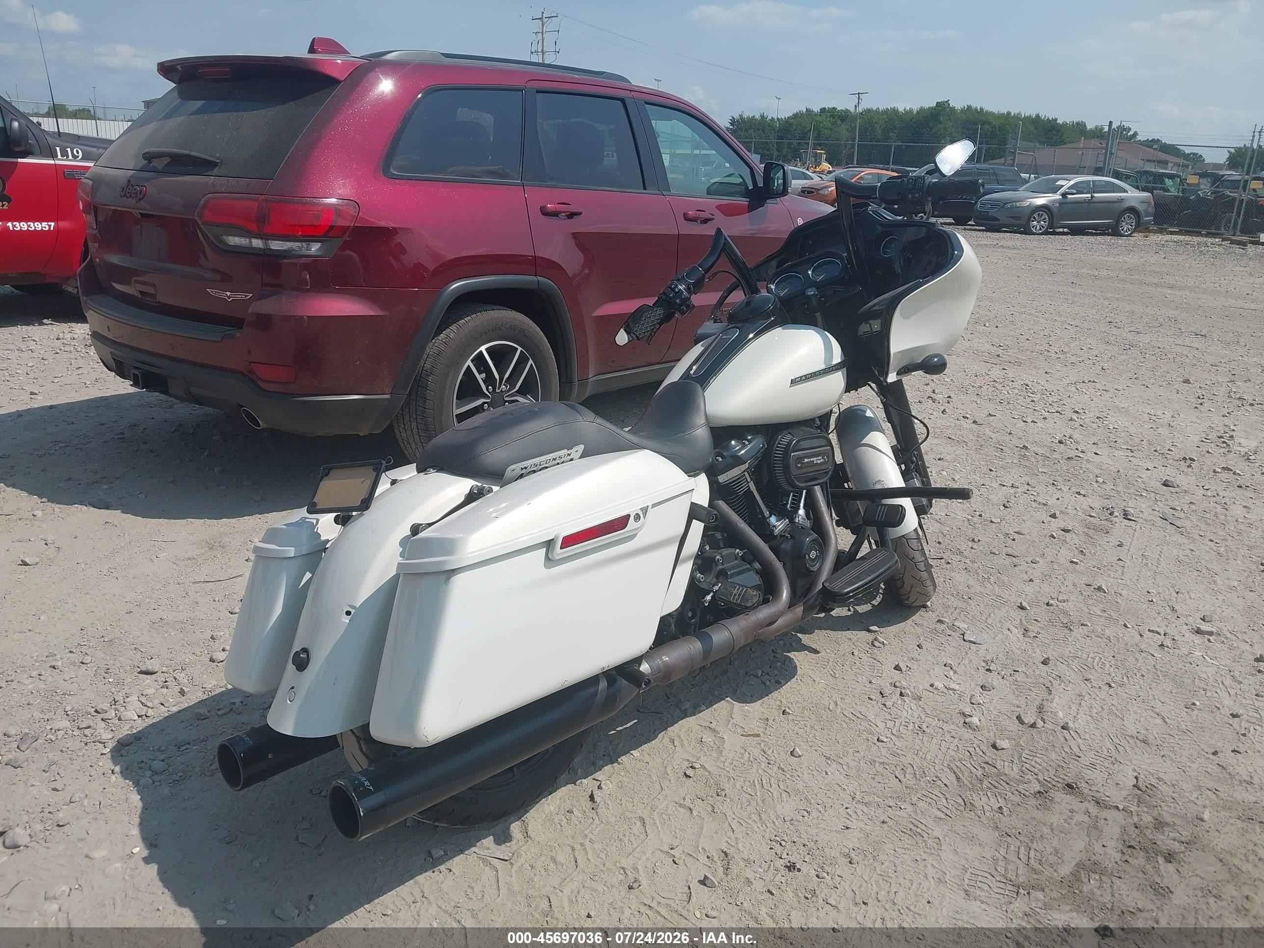2018 Harley-davidson Road glide VIN 1HD1KTC16JB686442 IAAI salvage auction — Front End, Clear (Wisconsin), sold $2,700 on 2026-09-08 (photo 4)