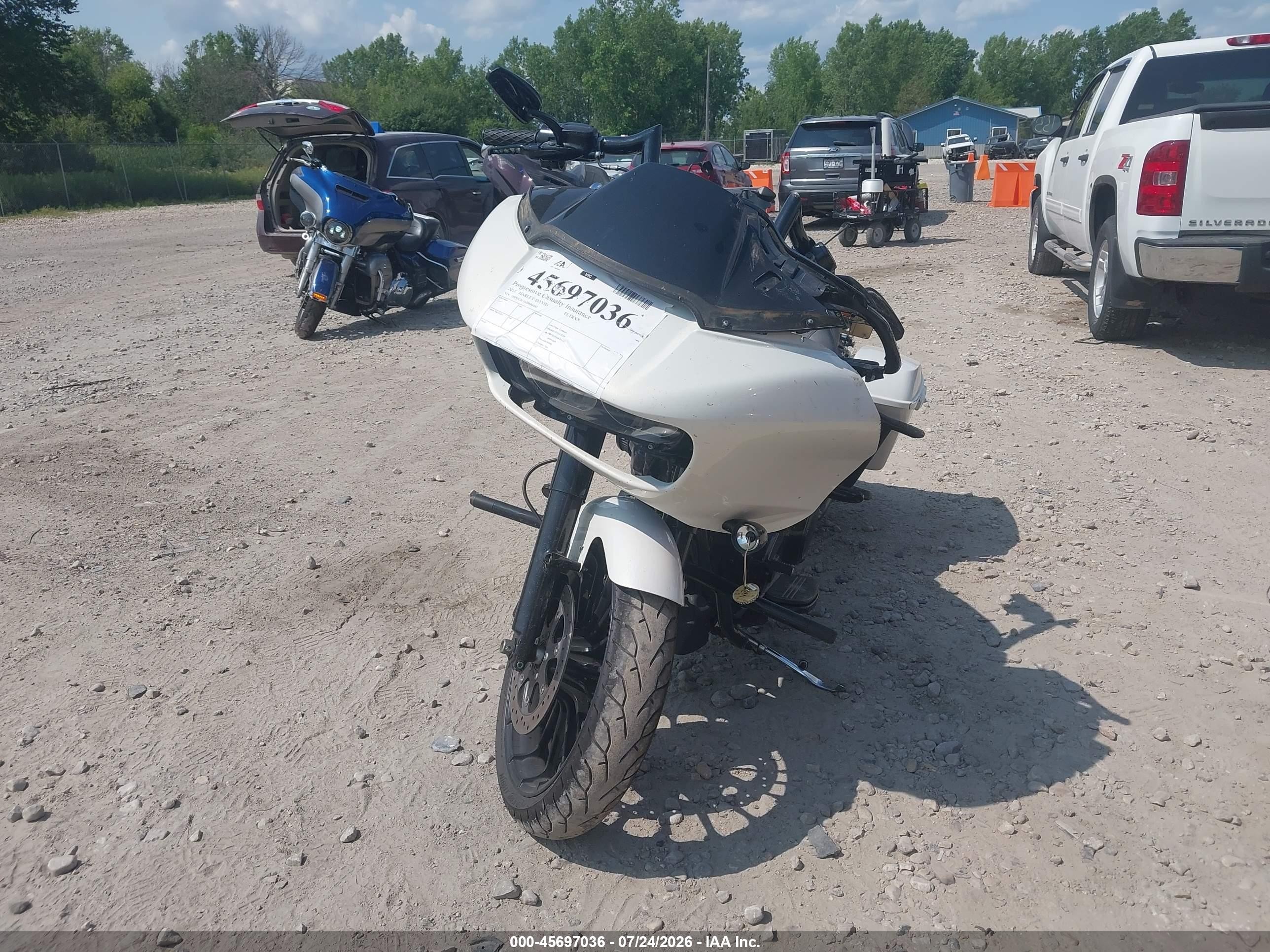 2018 Harley-davidson Road glide VIN 1HD1KTC16JB686442 IAAI salvage auction — Front End, Clear (Wisconsin), sold $2,700 on 2026-09-08 (photo 5)