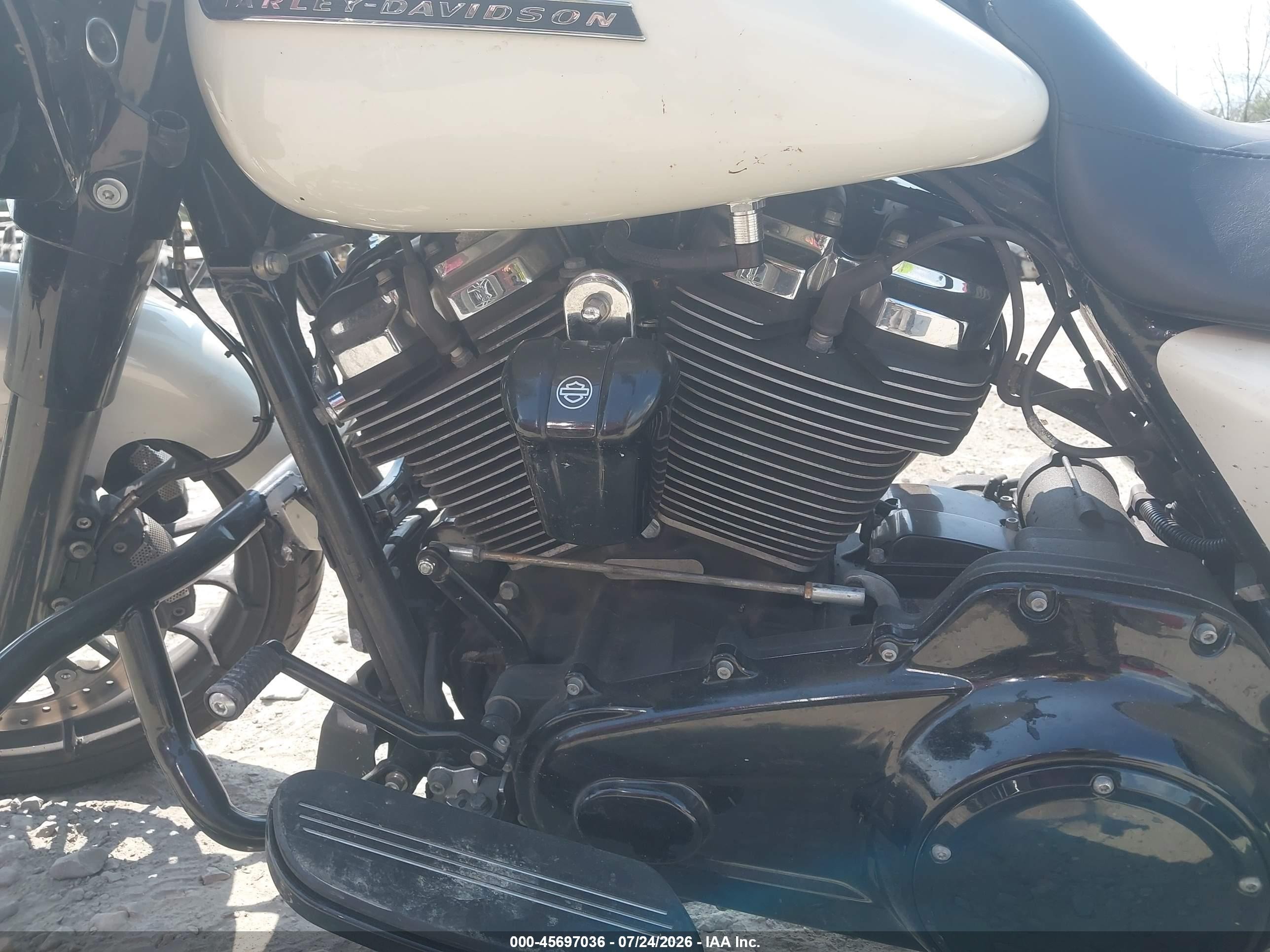 2018 Harley-davidson Road glide VIN 1HD1KTC16JB686442 IAAI salvage auction — Front End, Clear (Wisconsin), sold $2,700 on 2026-09-08 (photo 9)