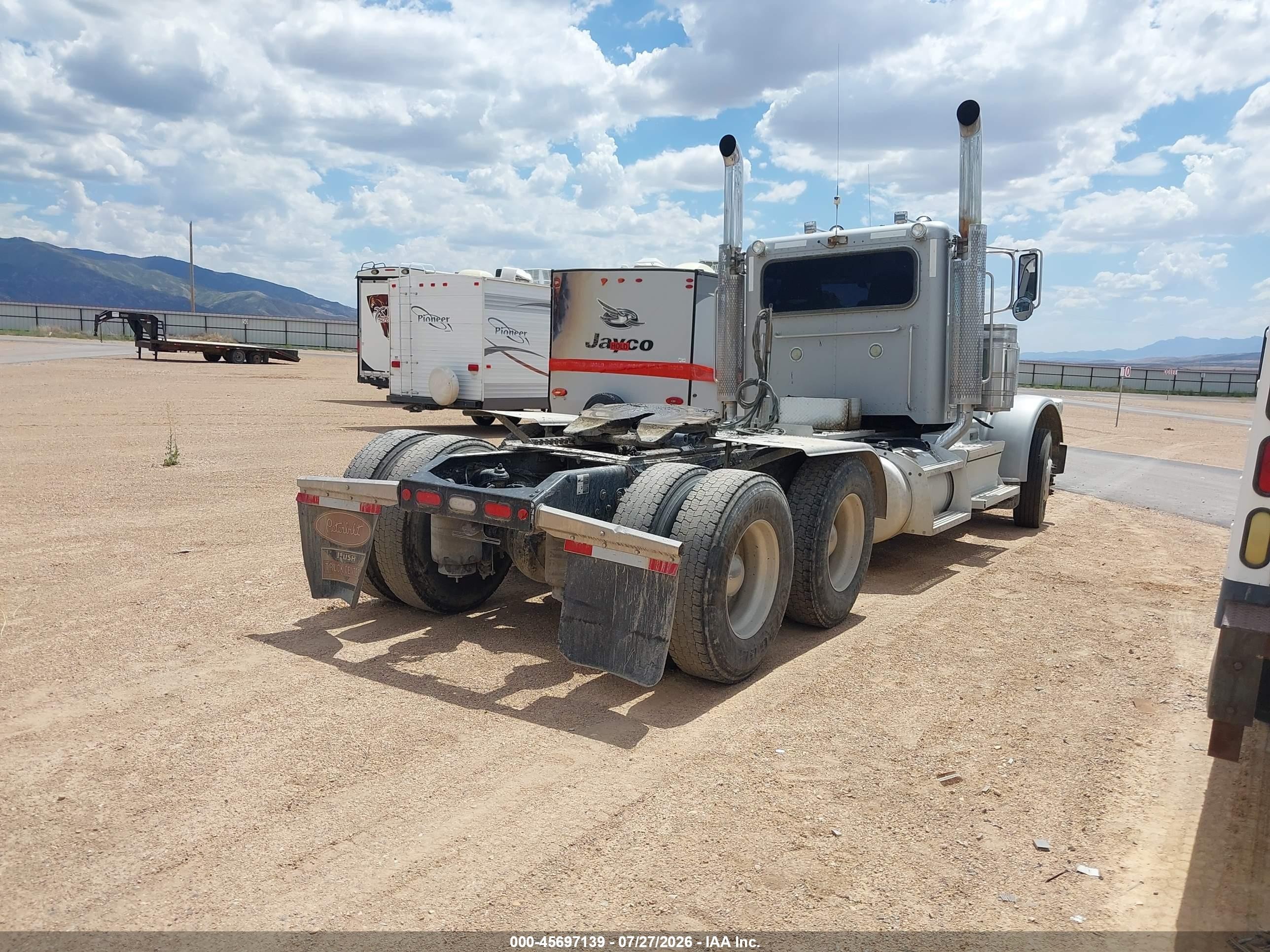 2019 Peterbilt 389 VIN 1XPXD49X0KD612672 IAAI salvage auction — Front End, Salvage (Utah), sold $18,100 on 2026-08-19 (photo 4)